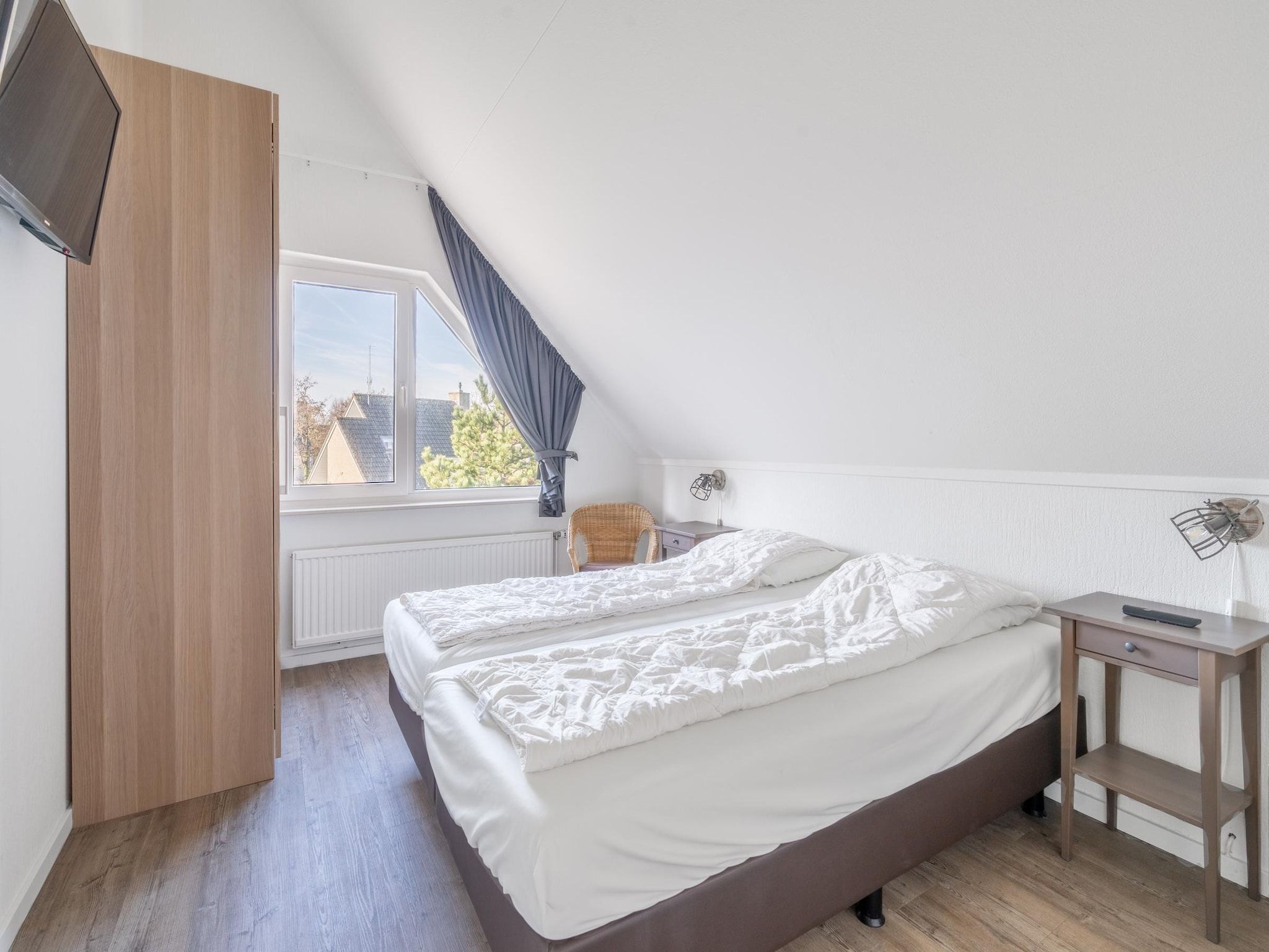 Een slaapkamer van Kamperfoelie 75 in De Koog