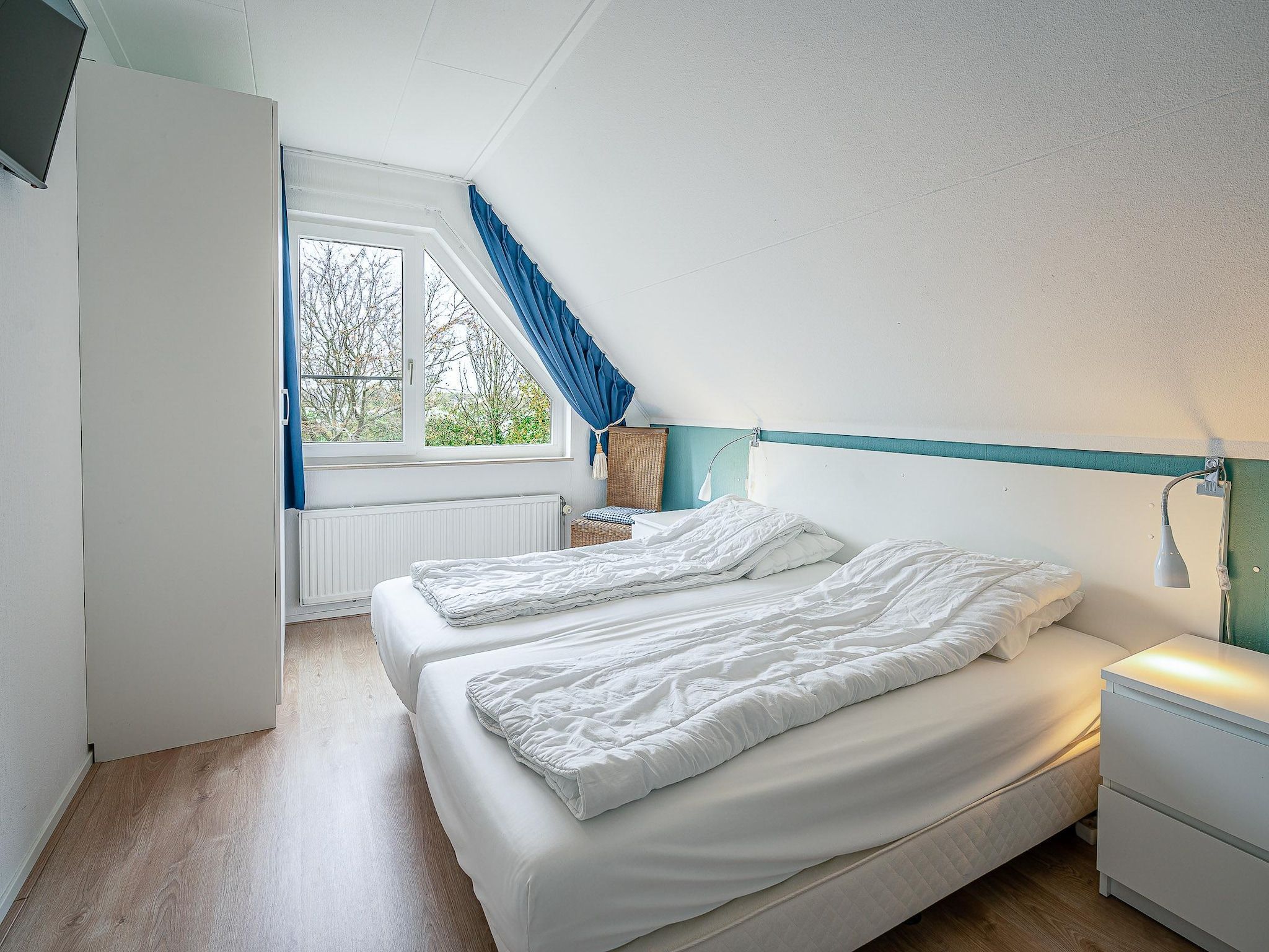 Een slaapkamer van Kamperfoelie 37 in De Koog