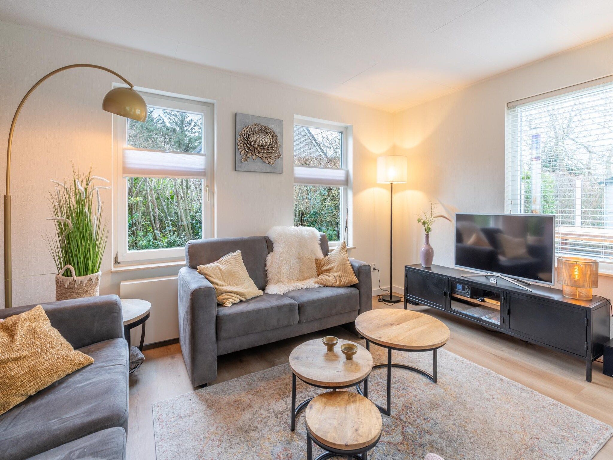De woonkamer van Kamperfoelie 33 in De Koog