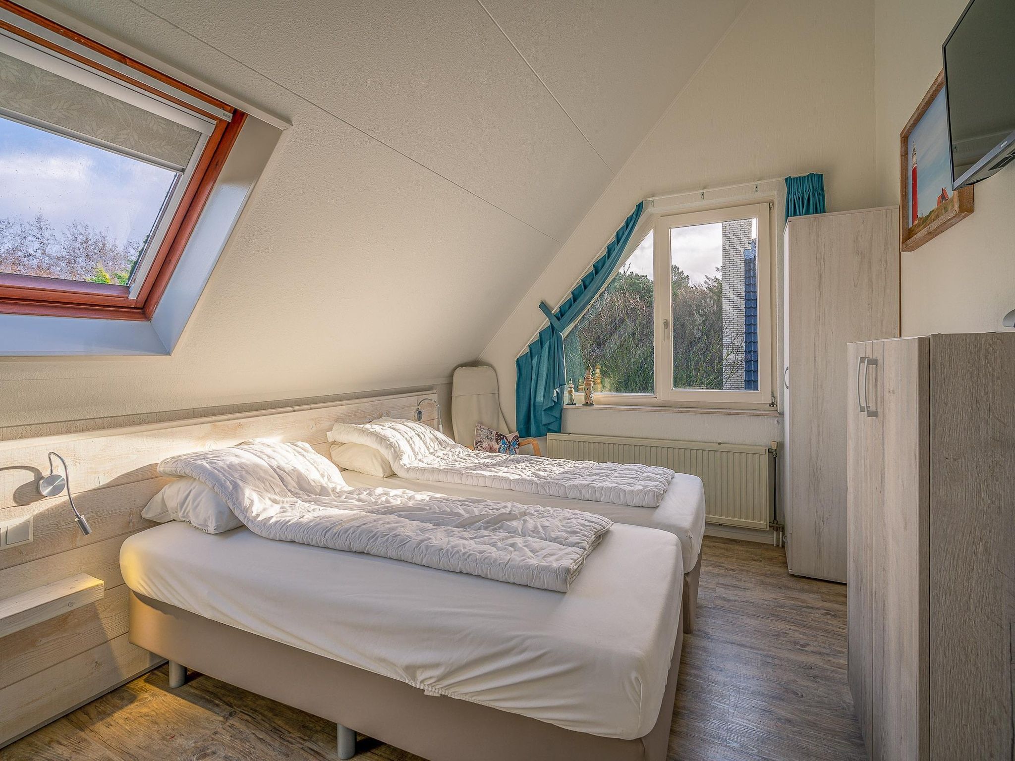 Een slaapkamer van Kamperfoelie 81 in De Koog