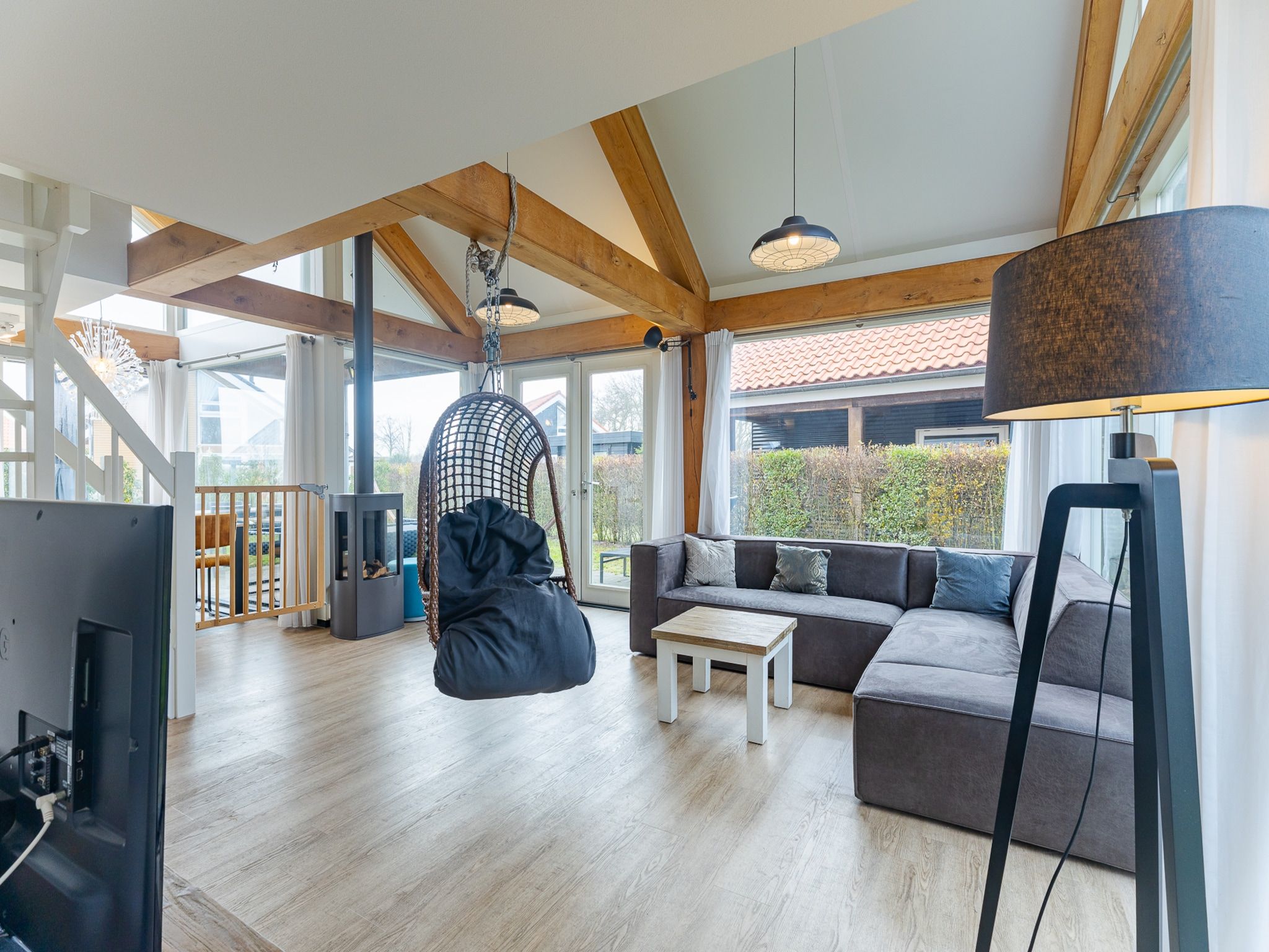 De woonkamer van Zonnedorp 1 Solskin Renesse | Beach Holiday in Modern Holiday Home in Renesse