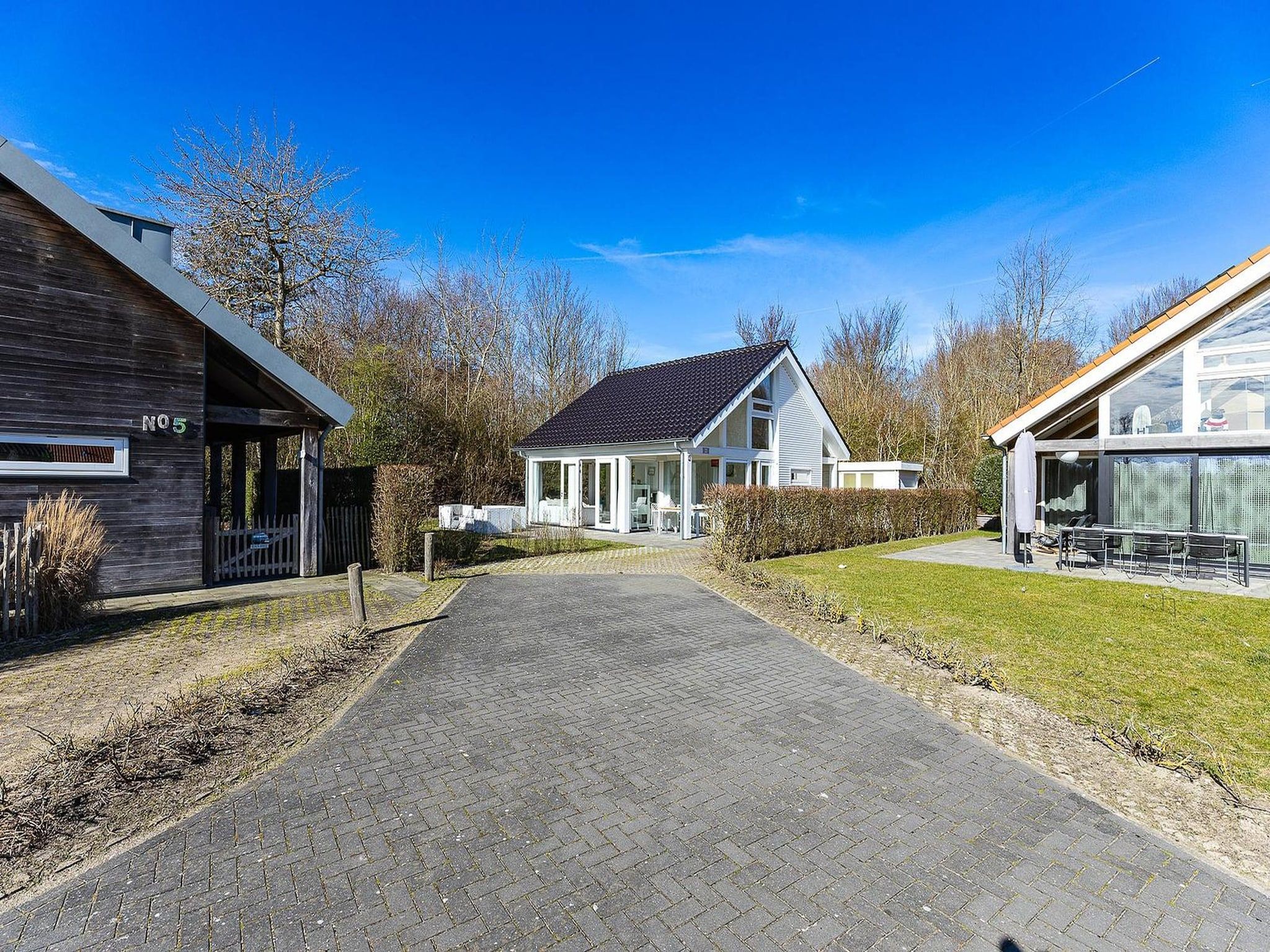 De buitenkant van Zonnedorp 4 Villa Jula Renesse | Comfortable beach villa for 6 People in Renesse