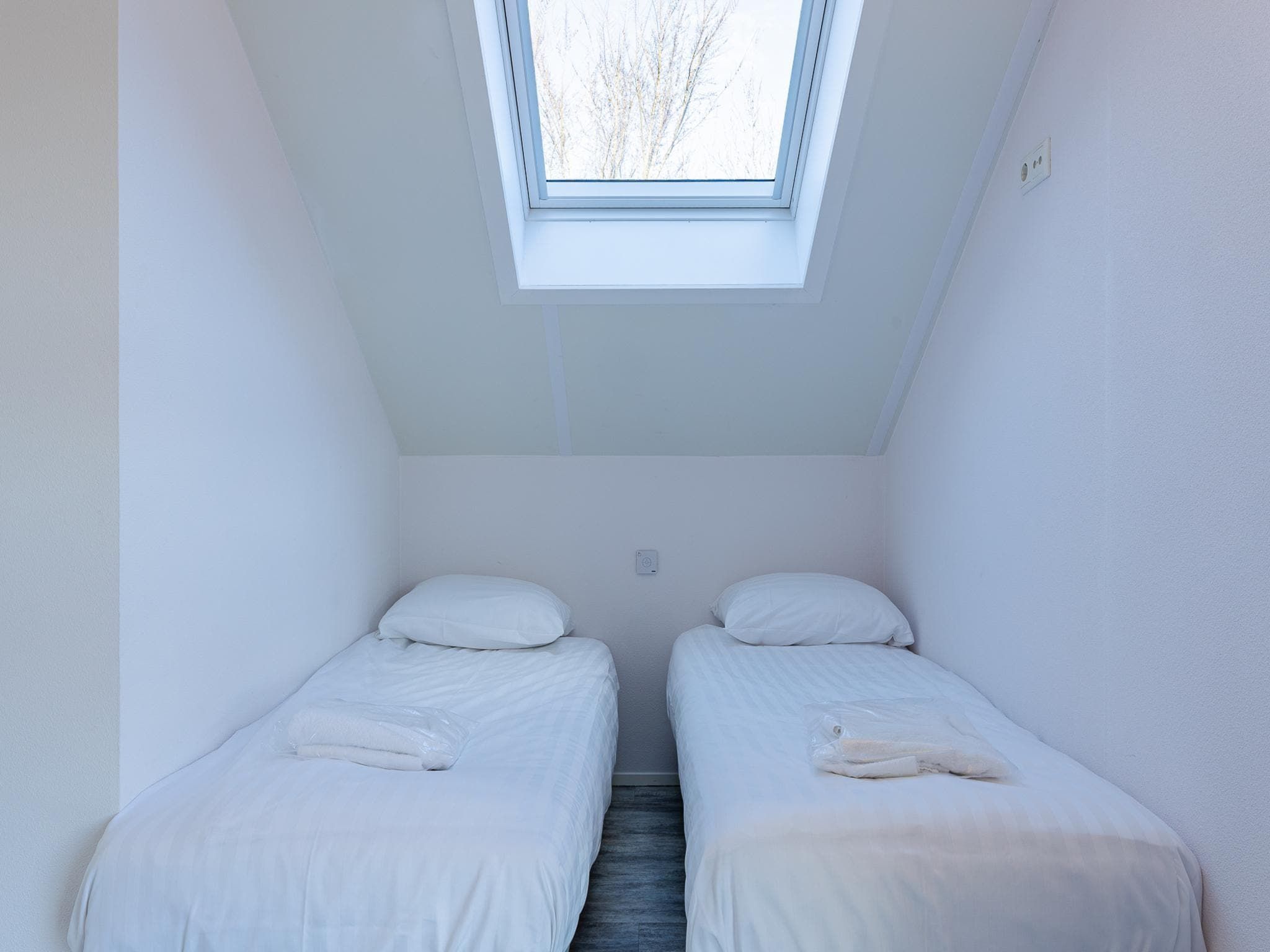 Een slaapkamer van Zonnedorp 4 Villa Jula Renesse | Comfortable beach villa for 6 People in Renesse