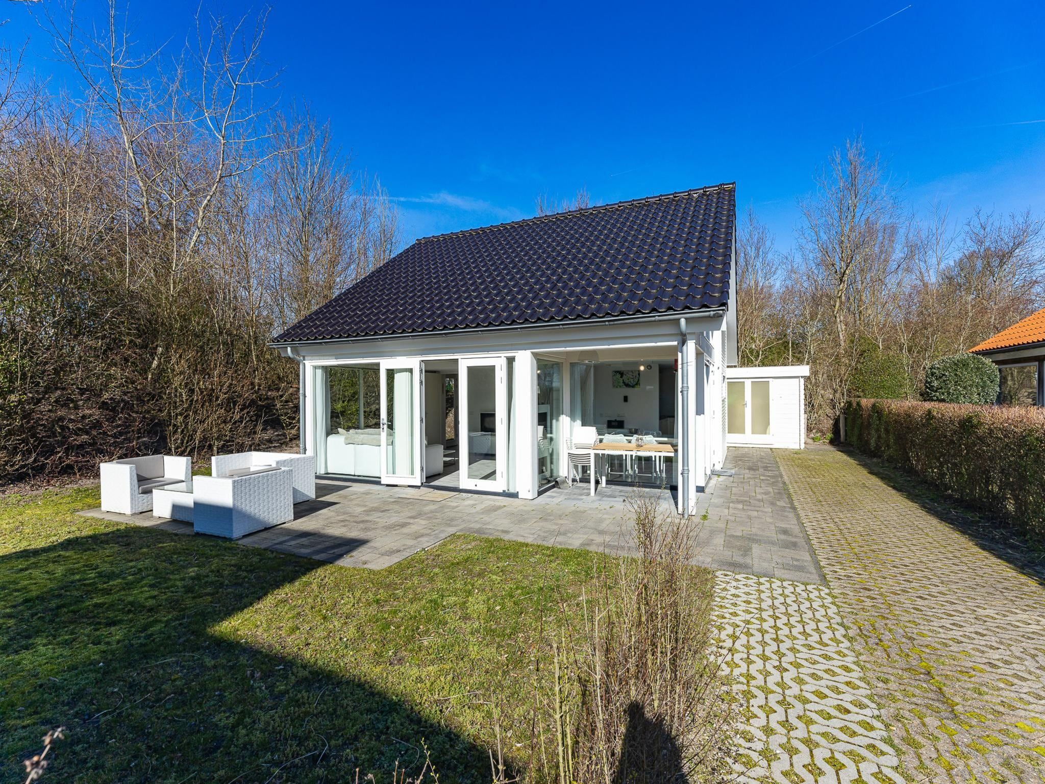 De buitenkant van Zonnedorp 4 Villa Jula Renesse | Comfortable beach villa for 6 People in Renesse