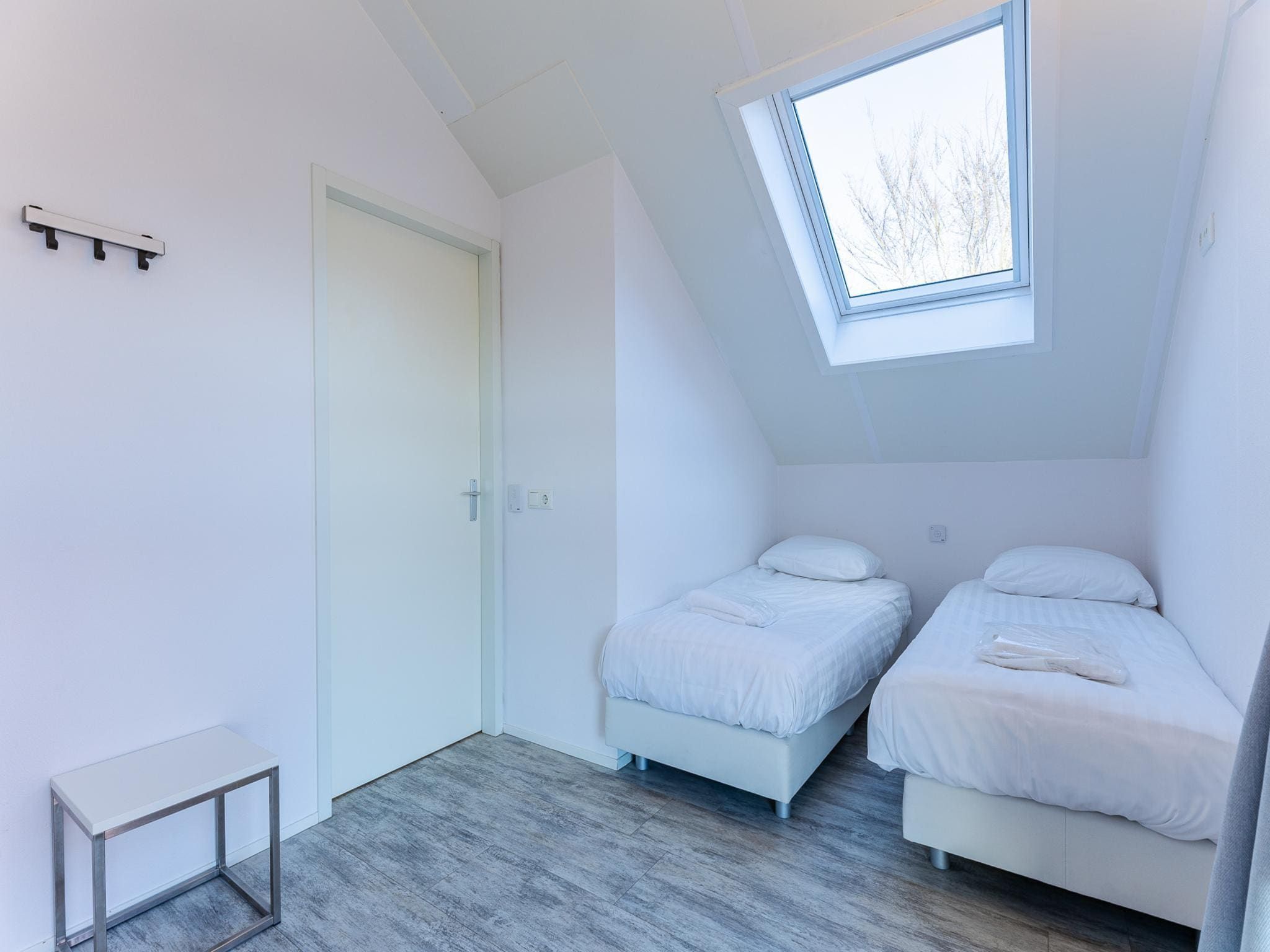 Een slaapkamer van Zonnedorp 4 Villa Jula Renesse | Comfortable beach villa for 6 People in Renesse