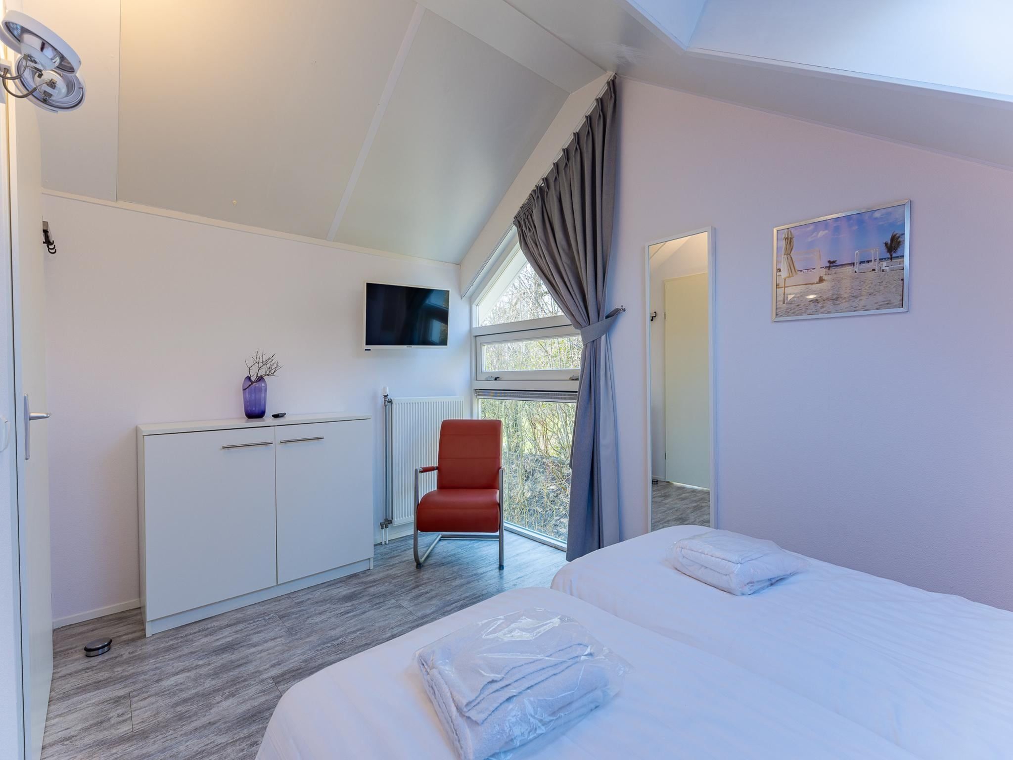 Een slaapkamer van Zonnedorp 4 Villa Jula Renesse | Comfortable beach villa for 6 People in Renesse