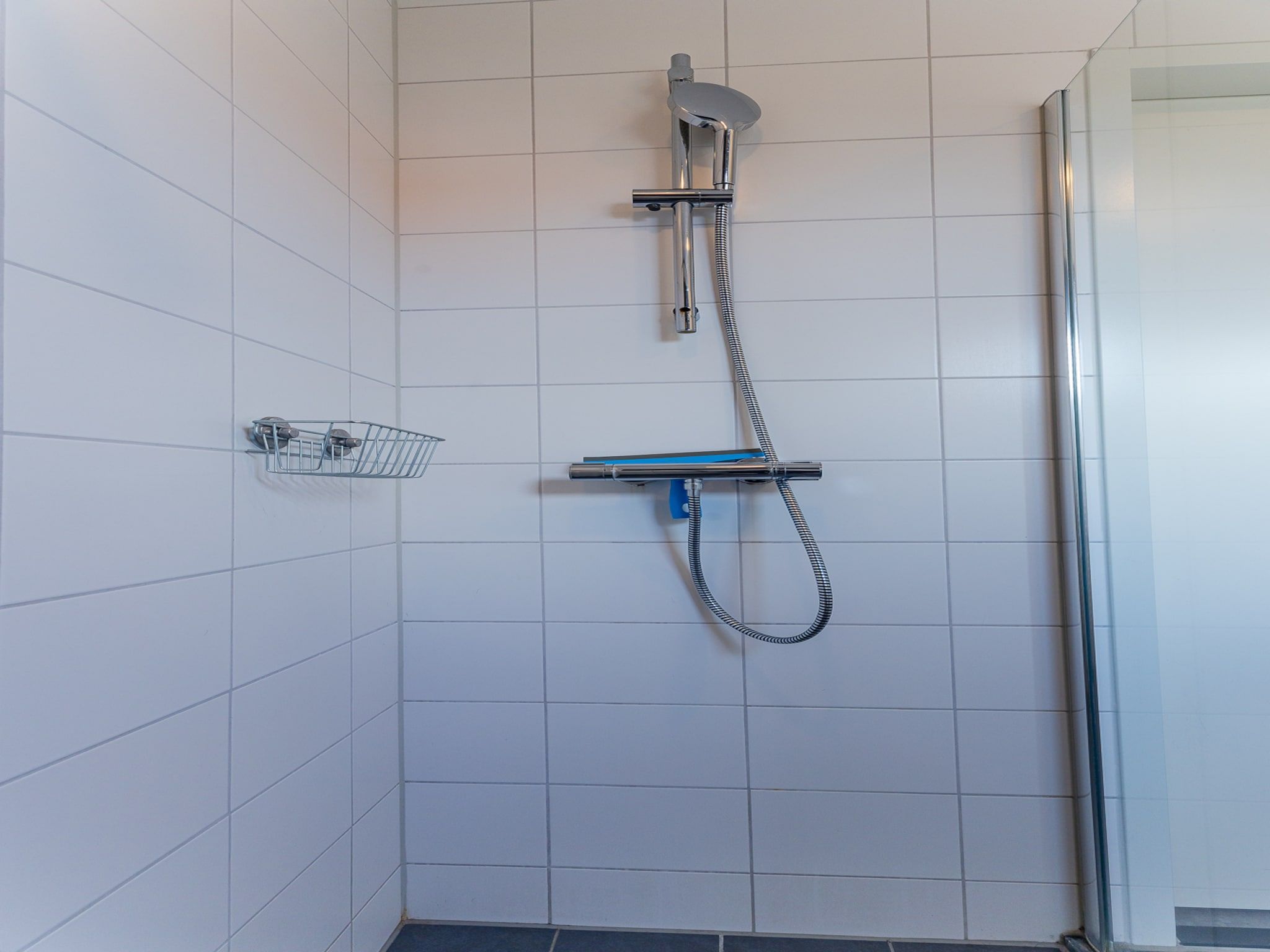 De badkamer van Zonnedorp 7 De Meerpaal in Renesse | Comfortable holiday house close to the beach in Renesse