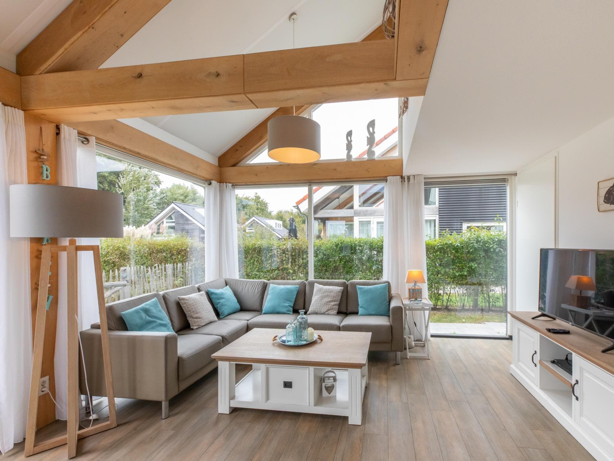 De woonkamer van Zonnedorp 18 Duinhuis Renesse | Relaxed beach holiday for the whole family in Renesse