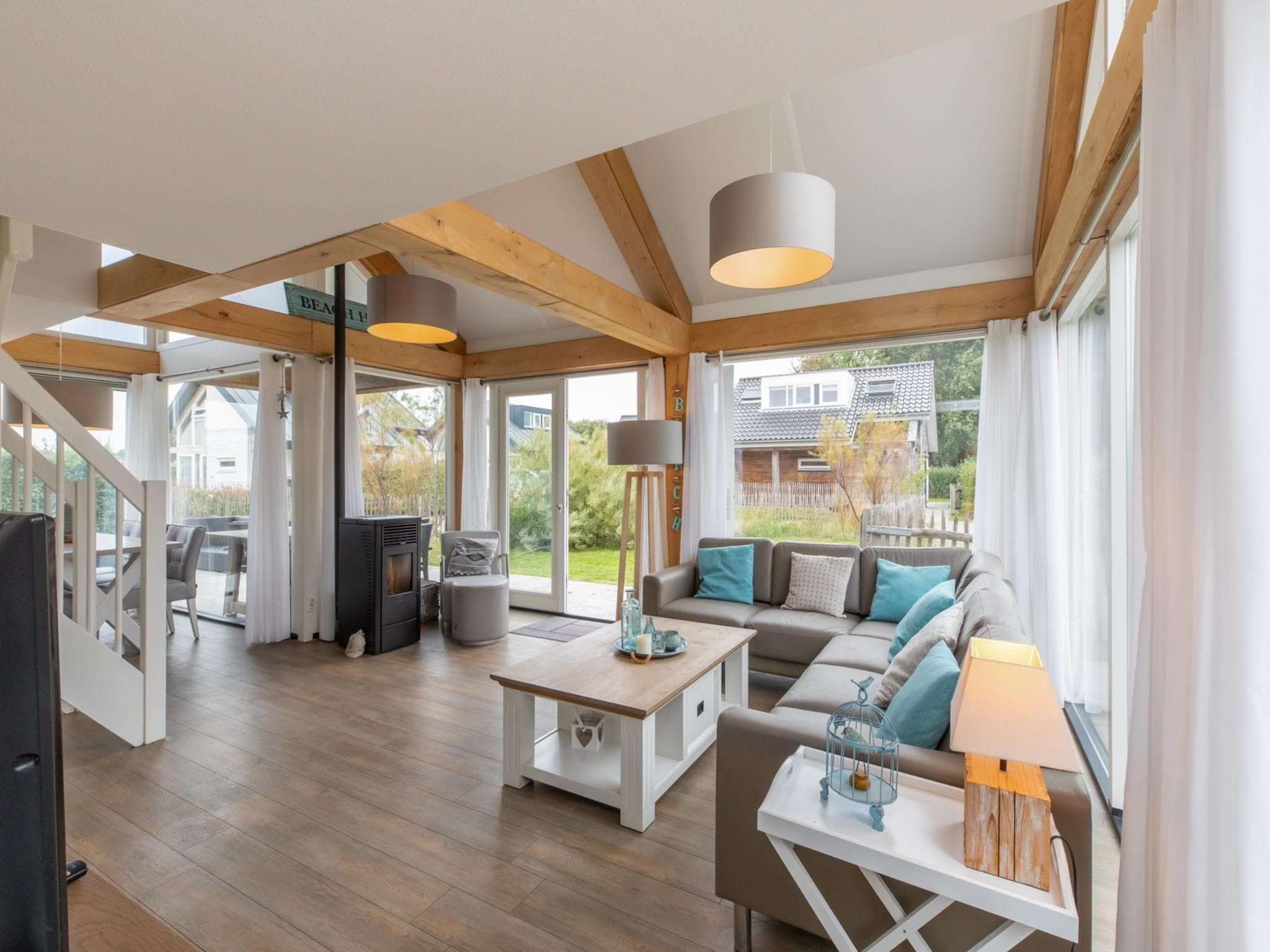 De woonkamer van Zonnedorp 18 Duinhuis Renesse | Relaxed beach holiday for the whole family in Renesse