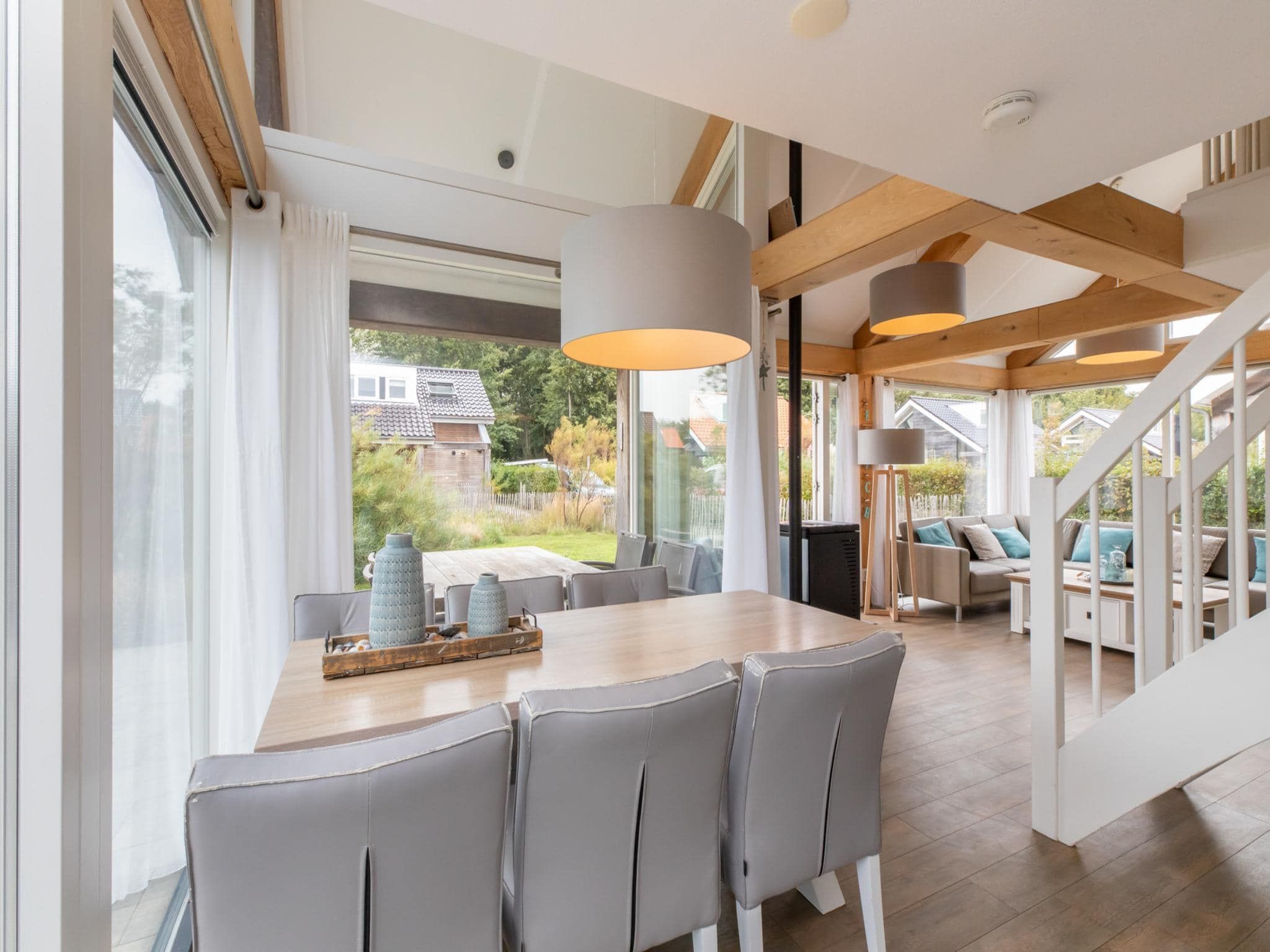 De eetkamer van Zonnedorp 18 Duinhuis Renesse | Relaxed beach holiday for the whole family in Renesse