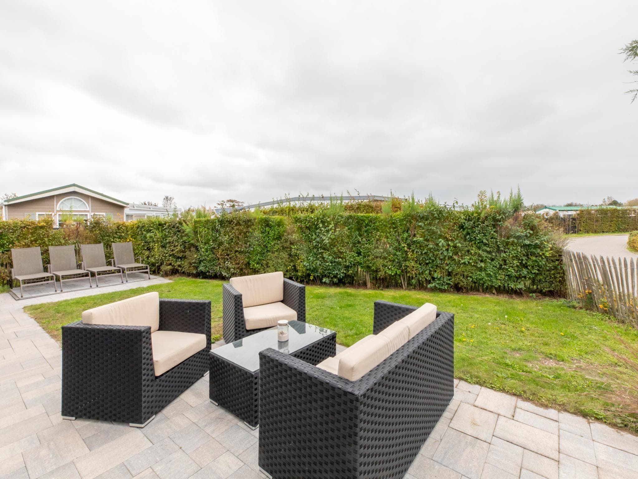 Het terras van Zonnedorp 18 Duinhuis Renesse | Relaxed beach holiday for the whole family in Renesse