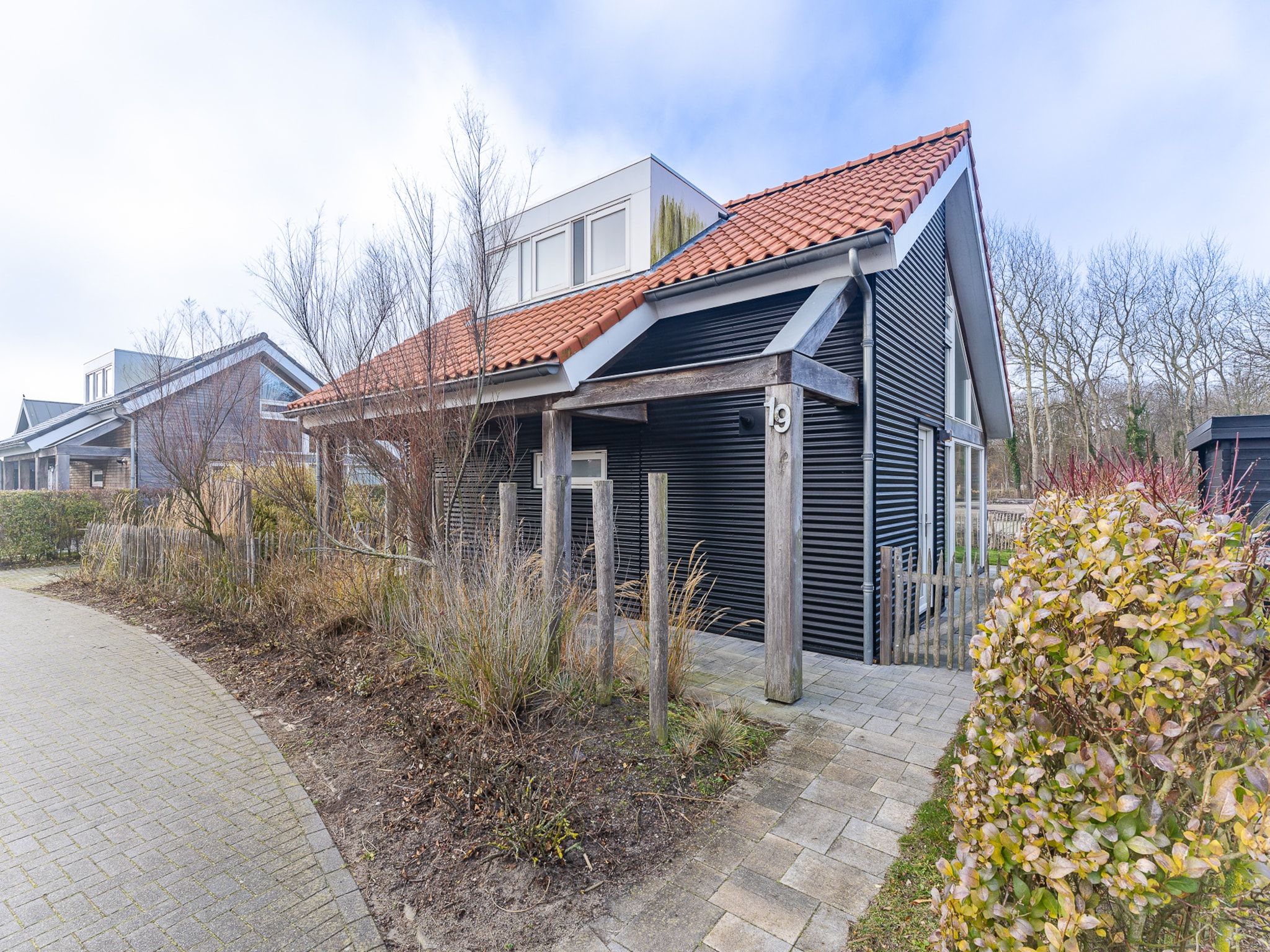 De buitenkant van Zonnedorp 19 Modern holiday home Renesse | Beach within walking distance in Renesse