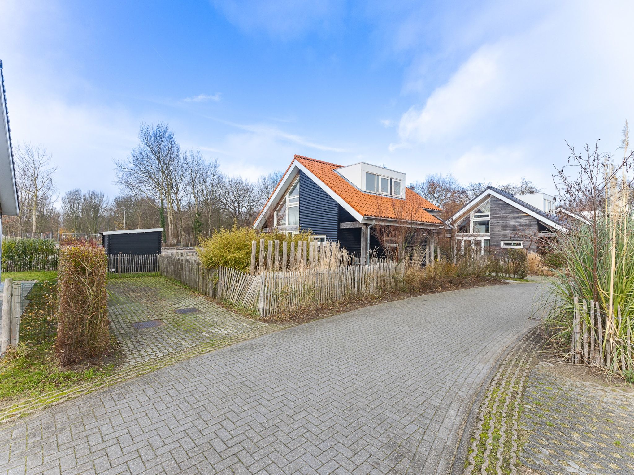 De buitenkant van Zonnedorp 19 Modern holiday home Renesse | Beach within walking distance in Renesse