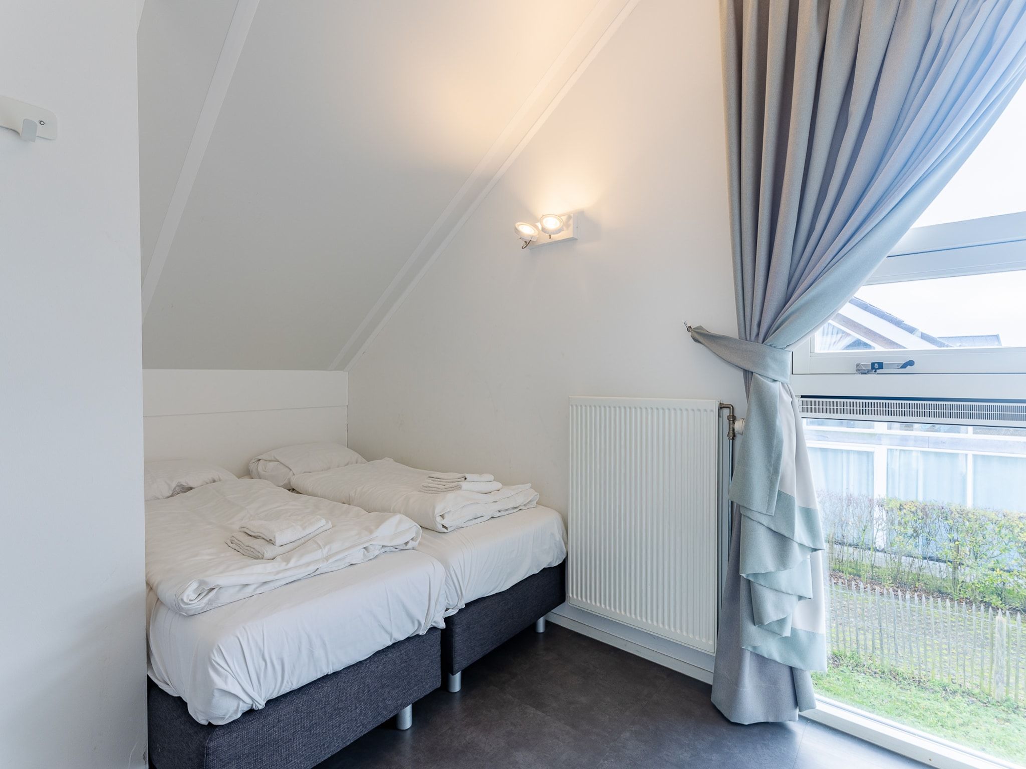 Een slaapkamer van Zonnedorp 19 Modern holiday home Renesse | Beach within walking distance in Renesse