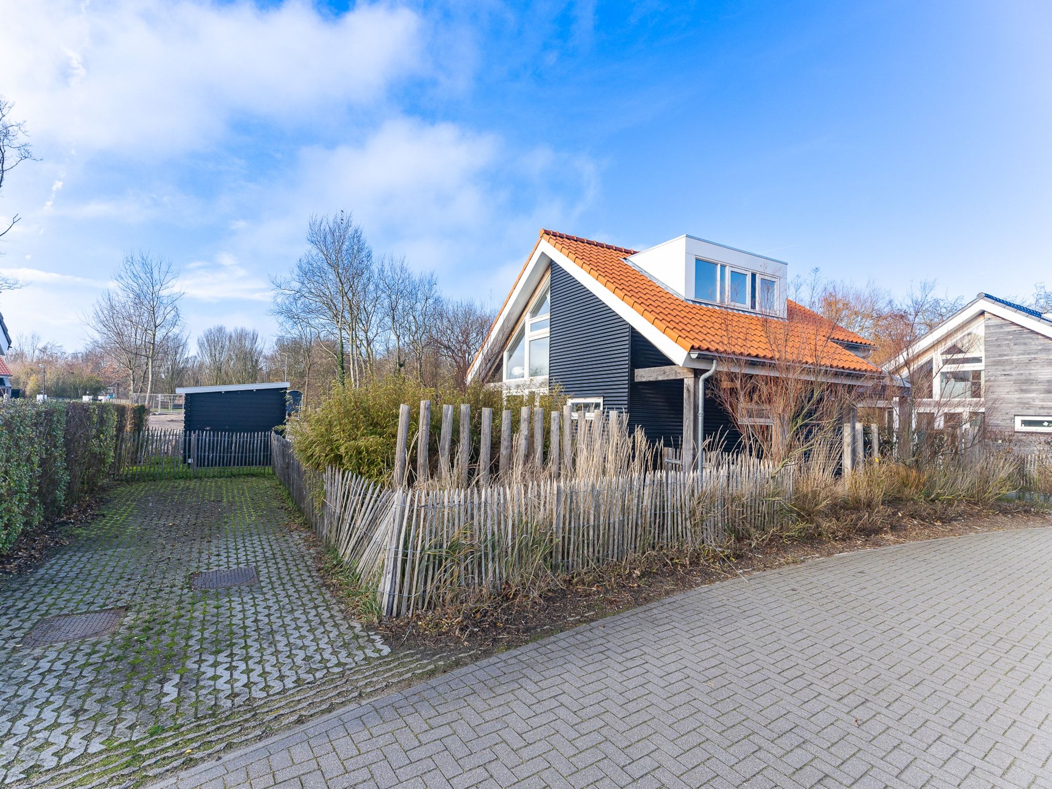 De buitenkant van Zonnedorp 19 Modern holiday home Renesse | Beach within walking distance in Renesse