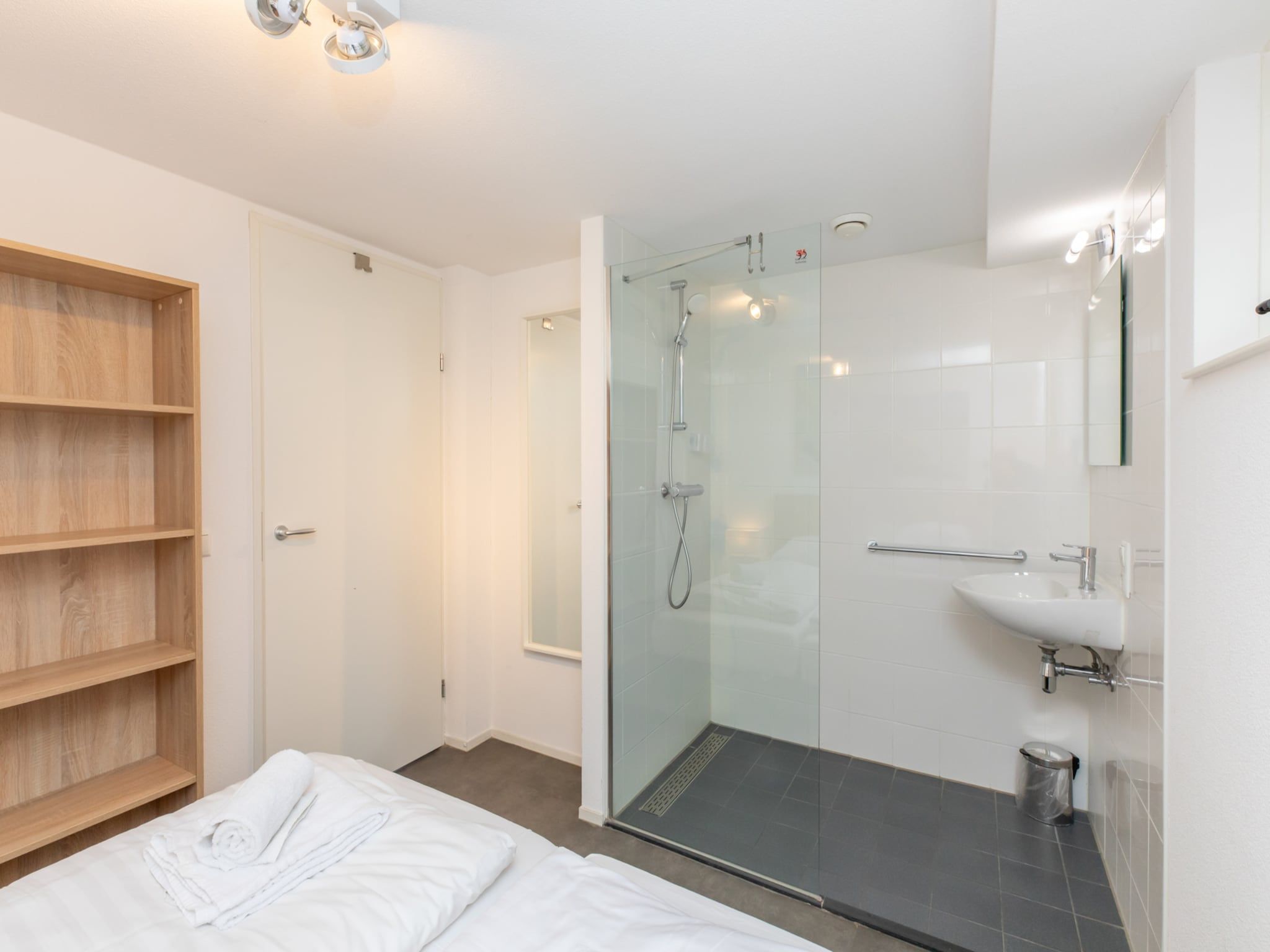 Zonnedorp 22  Holiday Home Anoes Renesse | Beach-nearby Comfort in Zeeland in Renesse - Foto 16 van 45