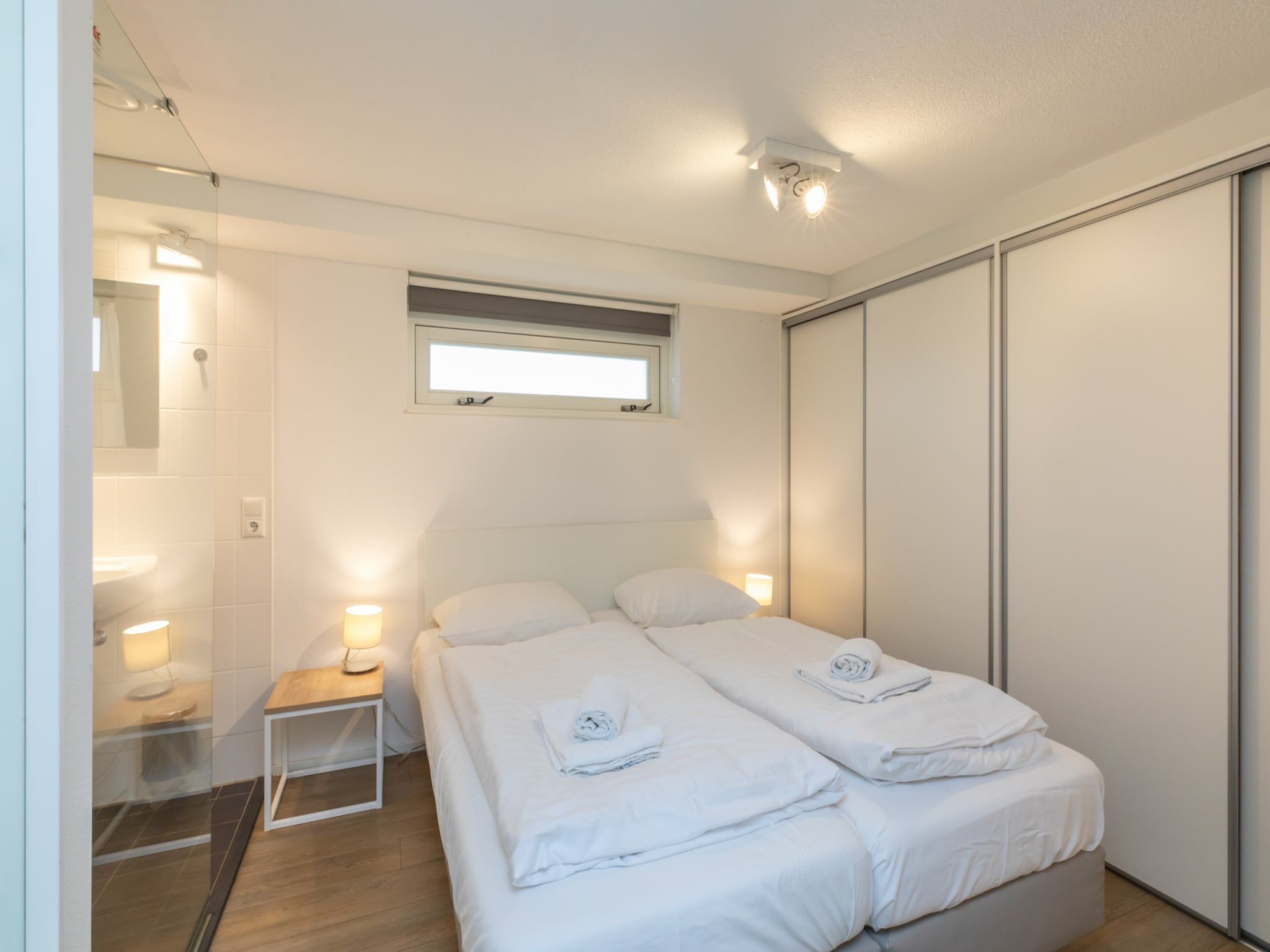 Een slaapkamer van Zonnedorp 21  Beach Villa Joya Renesse | Luxury Beach Villa with Sauna in Renesse