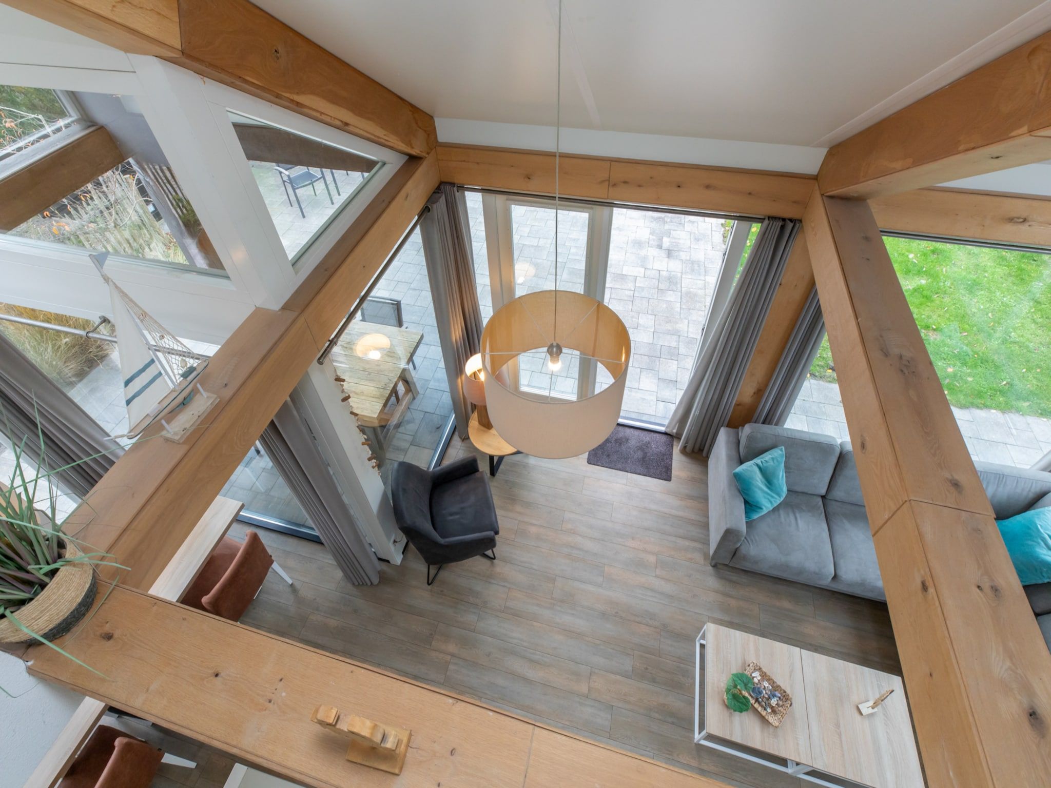 De woonkamer van Zonnedorp 21  Beach Villa Joya Renesse | Luxury Beach Villa with Sauna in Renesse