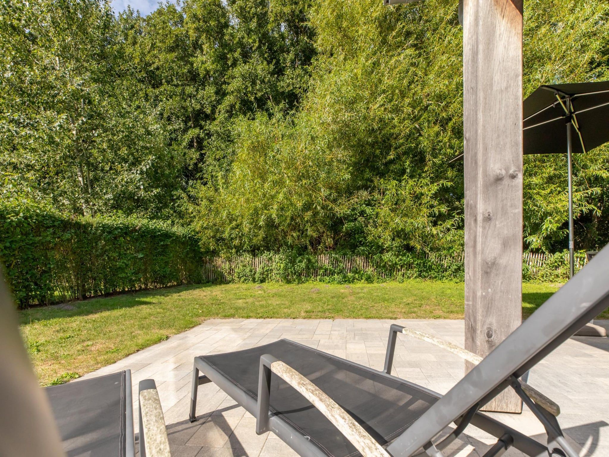 De tuin van Zonnedorp 23 Zeeland Huis Renesse: Luxury Beach Holiday | Close to North Sea in Renesse