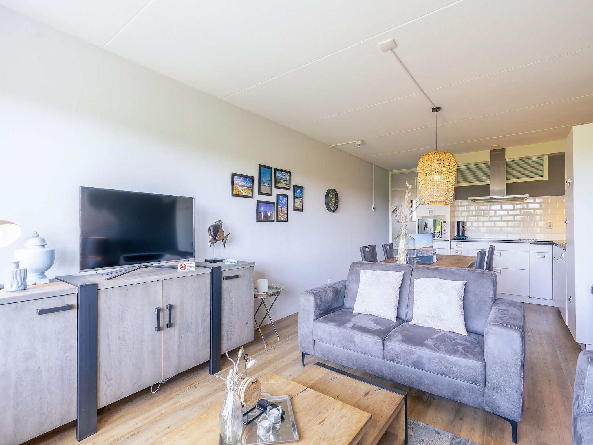 De woonkamer van Juliana 042 in De Koog