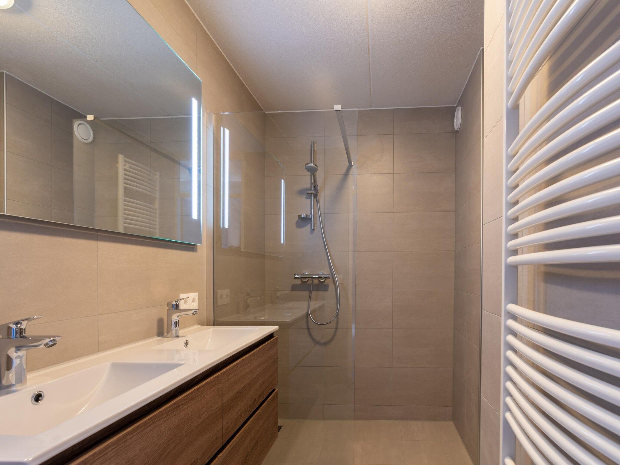 De badkamer van Juliana 046 in De Koog