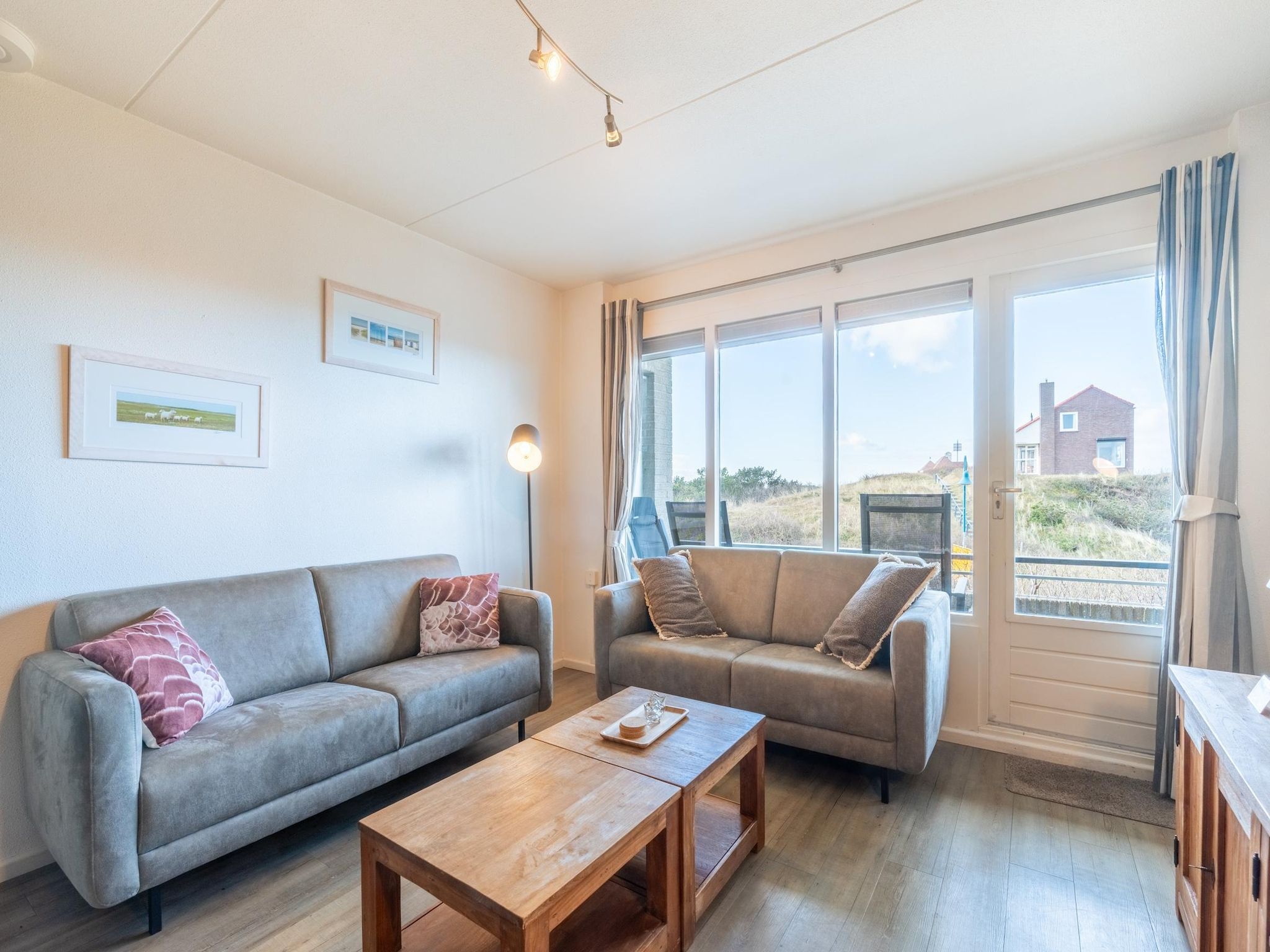 De woonkamer van Juliana 046 in De Koog