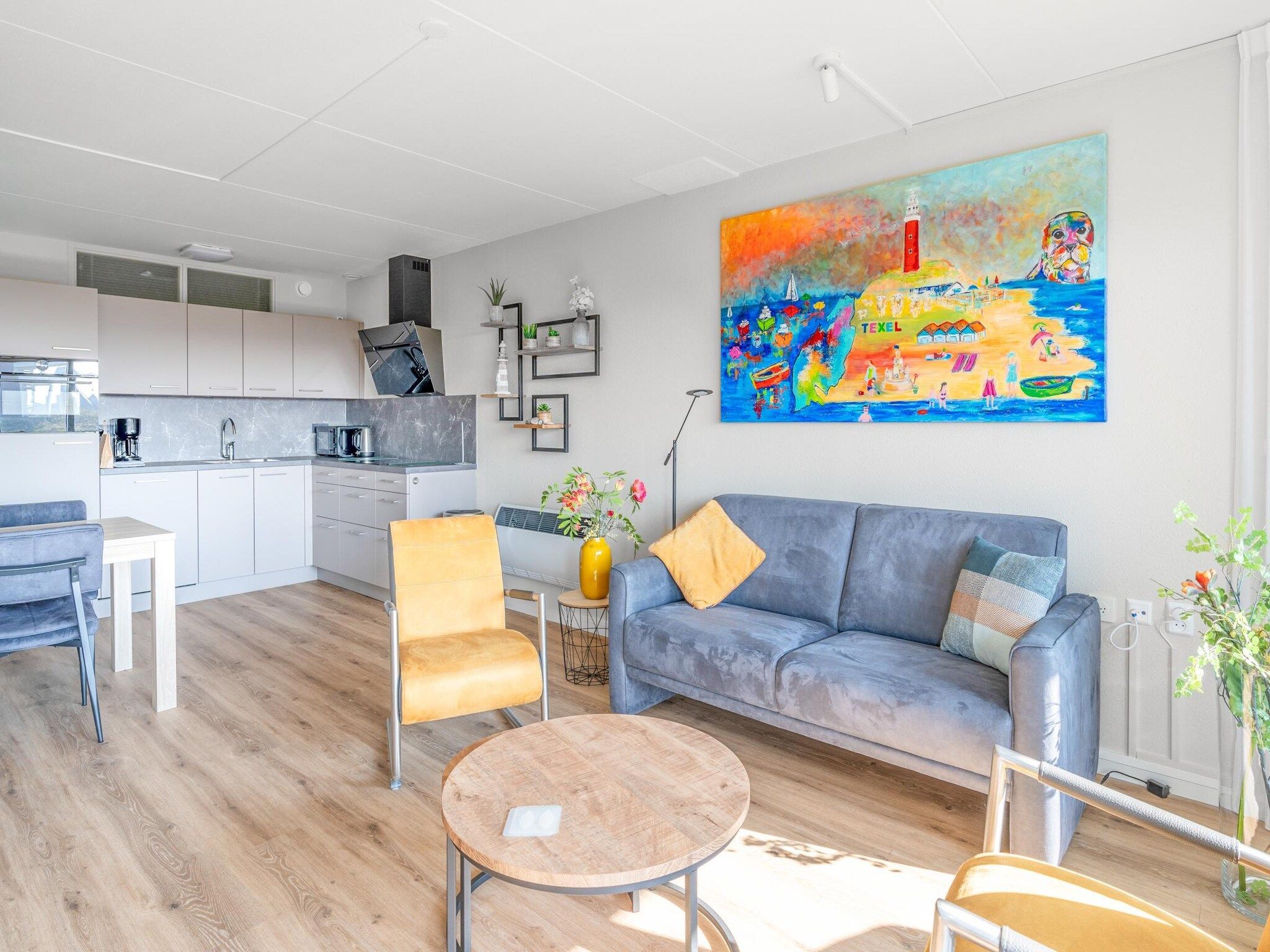 De woonkamer van Juliana 050 in De Koog