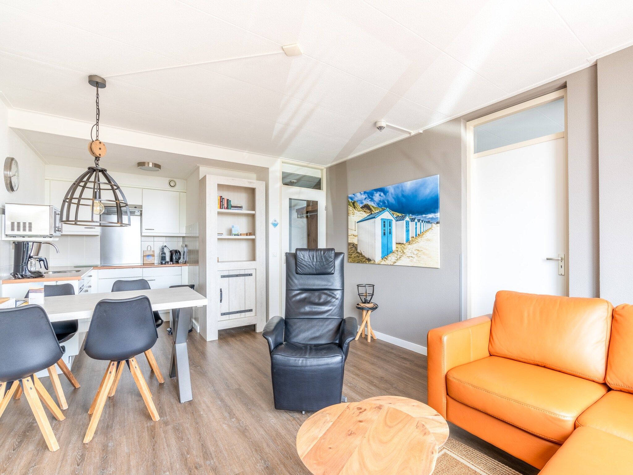 De woonkamer van Juliana 072 in De Koog