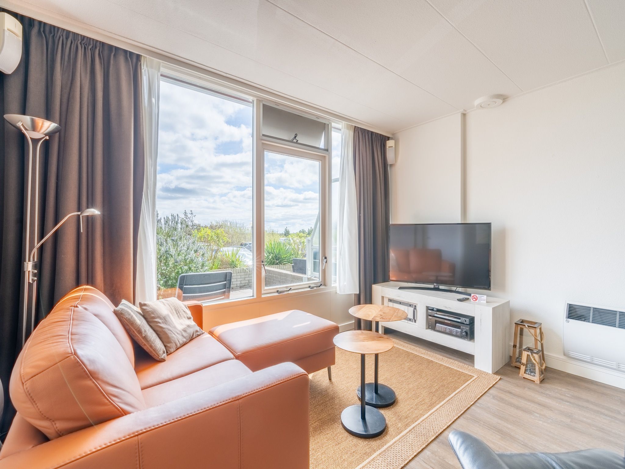 De woonkamer van Juliana 072 in De Koog