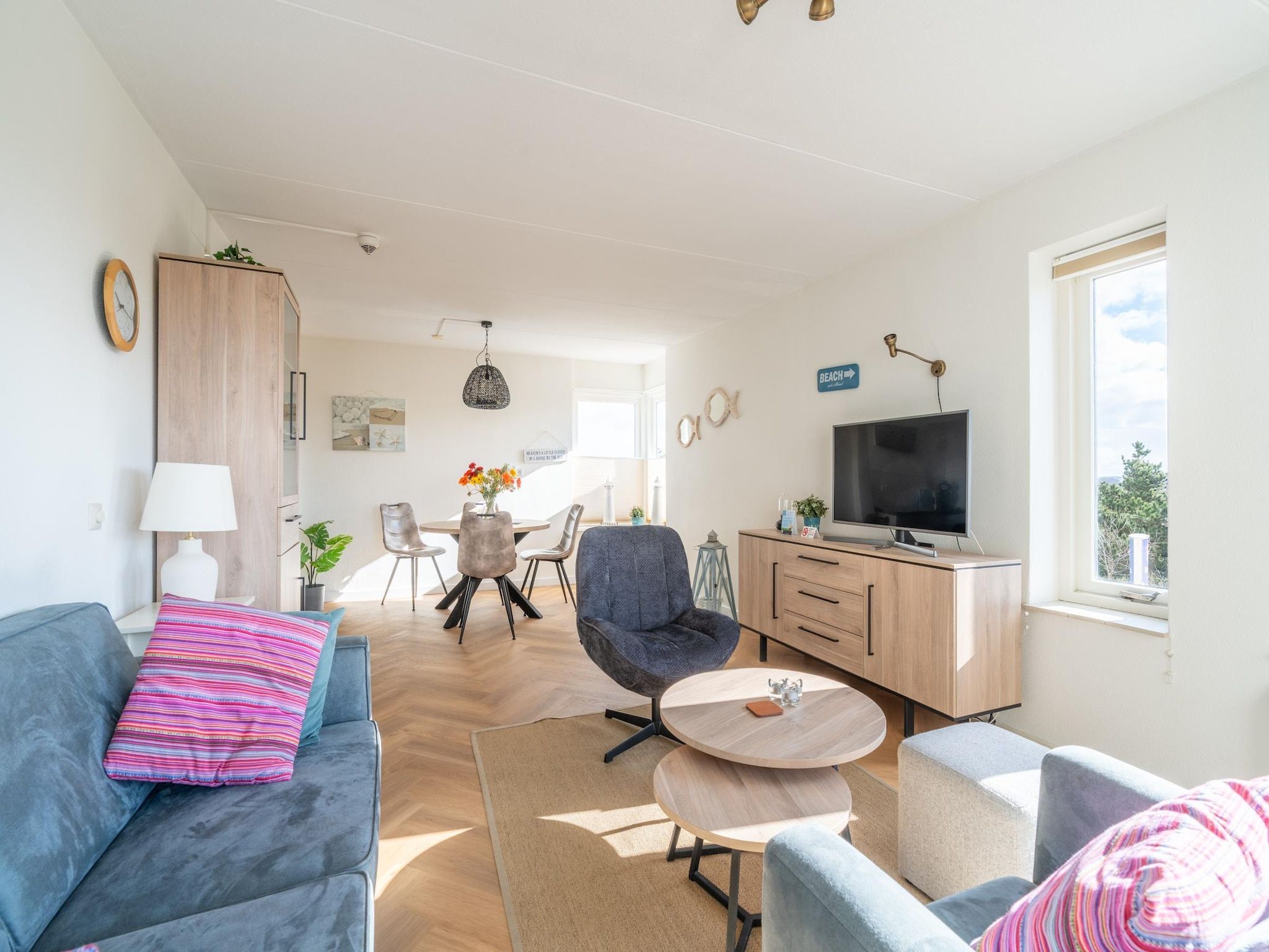 De woonkamer van Juliana 036 in De Koog