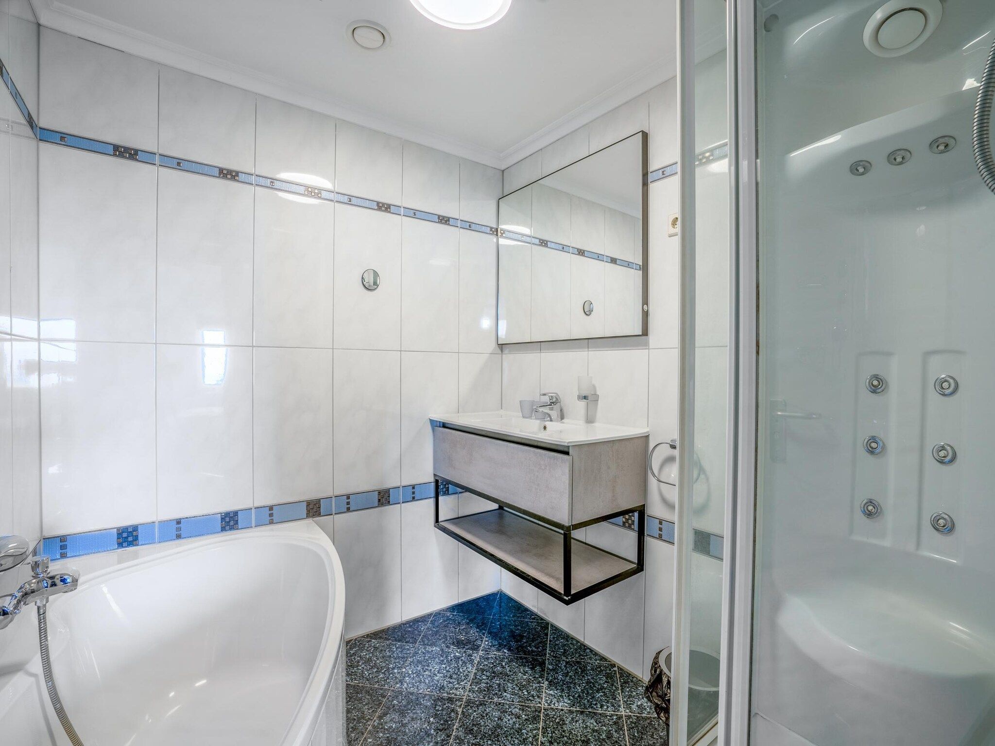 De badkamer van Juliana 058 in De Koog