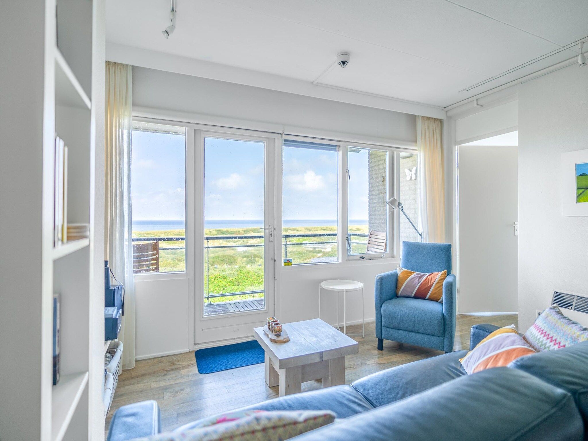 De woonkamer van Juliana 112 in De Koog