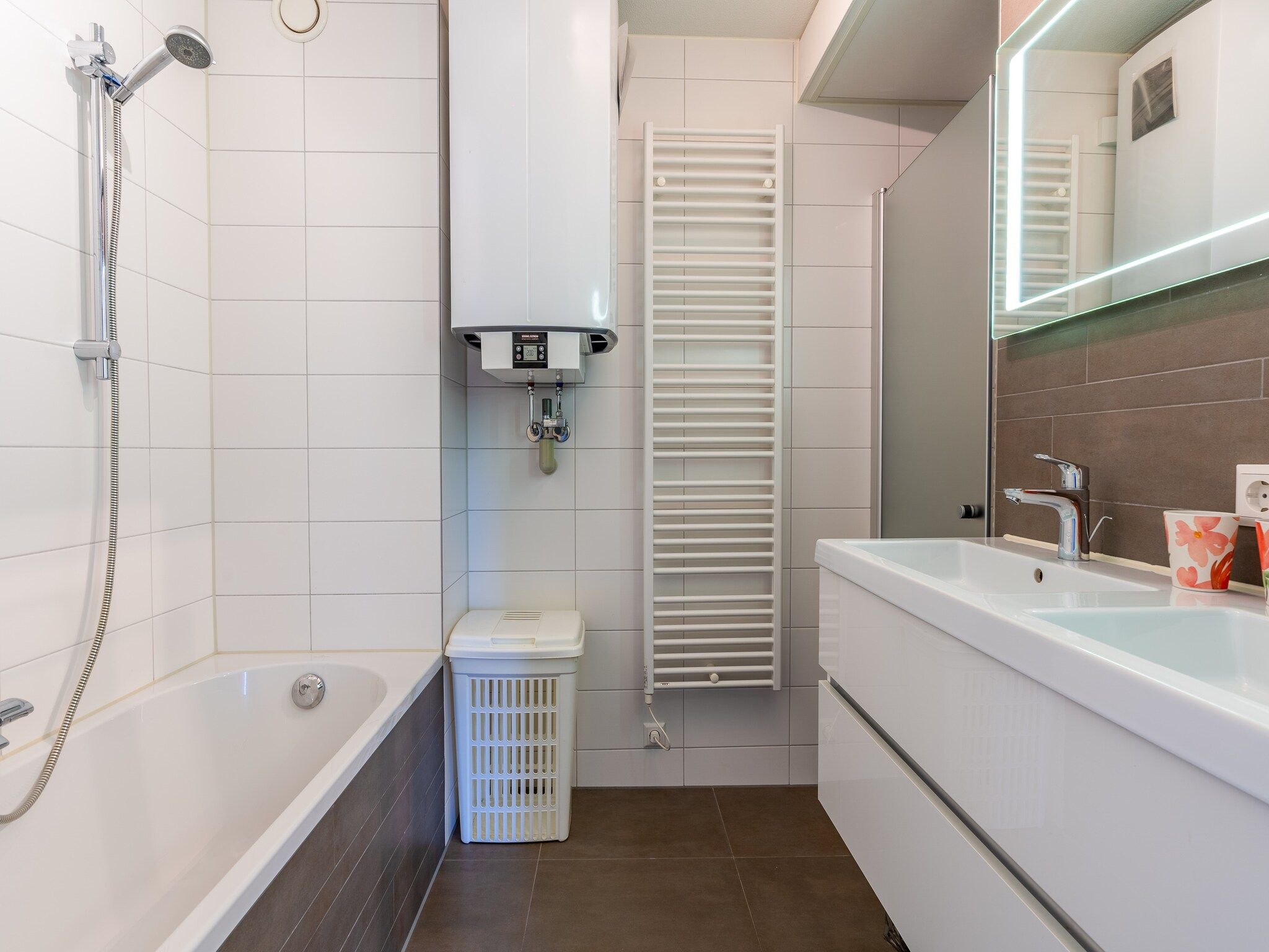 De badkamer van Juliana 120 in De Koog