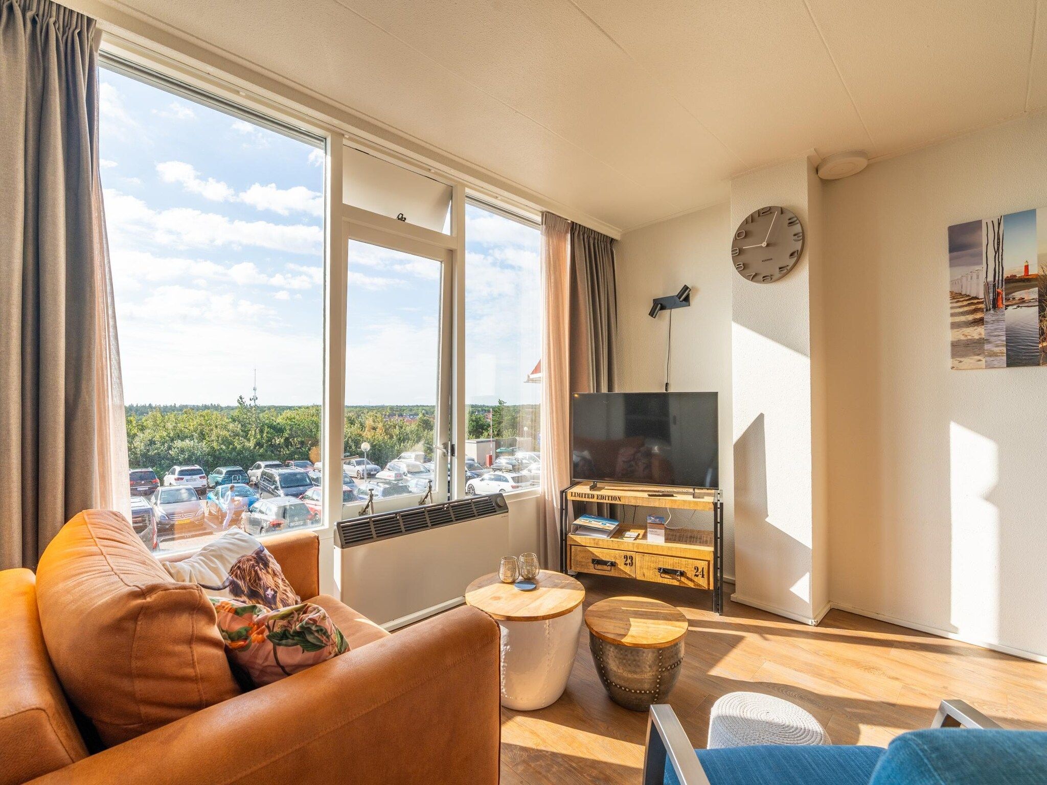 De woonkamer van Juliana 122 in De Koog