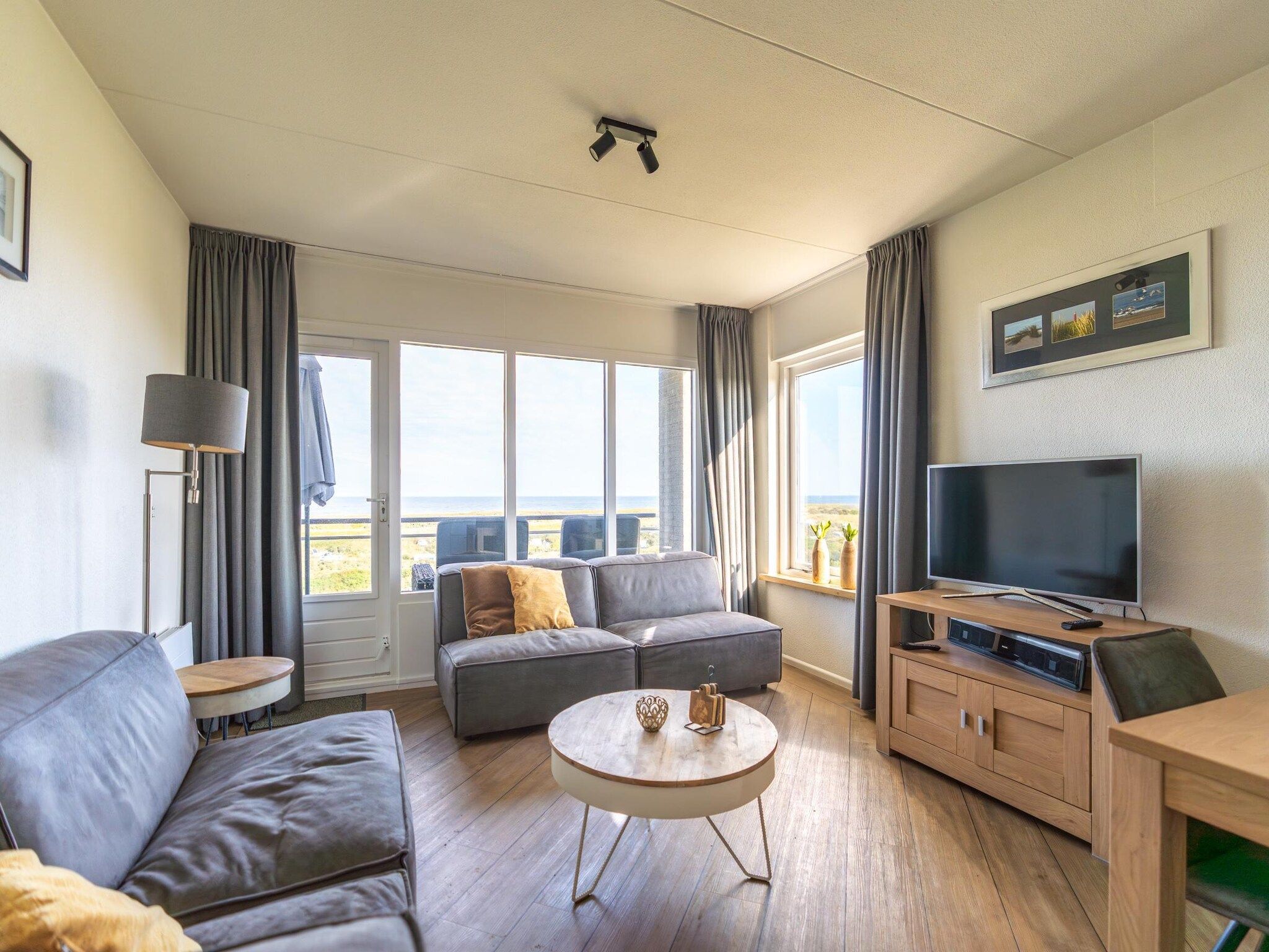 De woonkamer van Juliana 118 in De Koog
