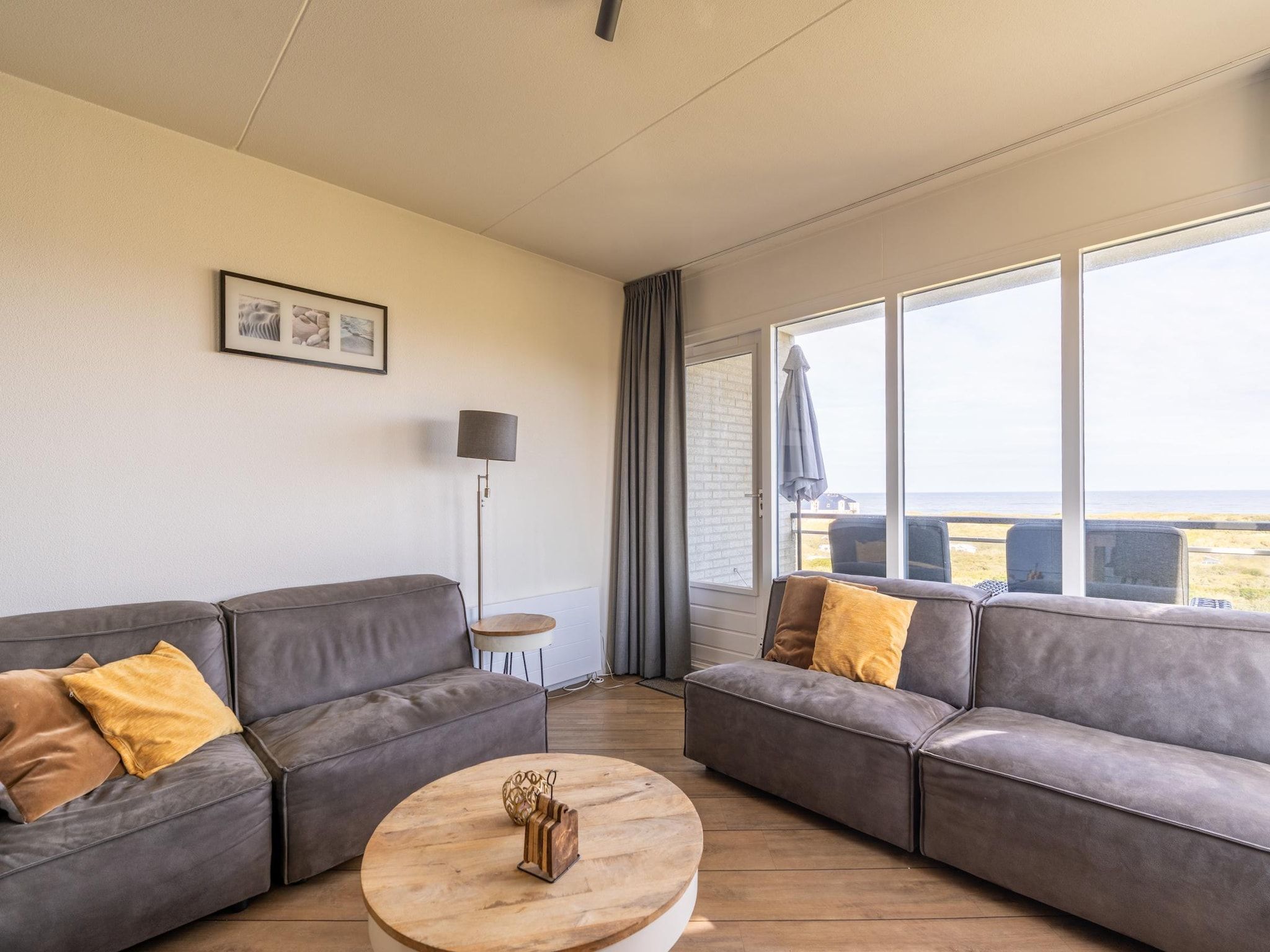 De woonkamer van Juliana 118 in De Koog