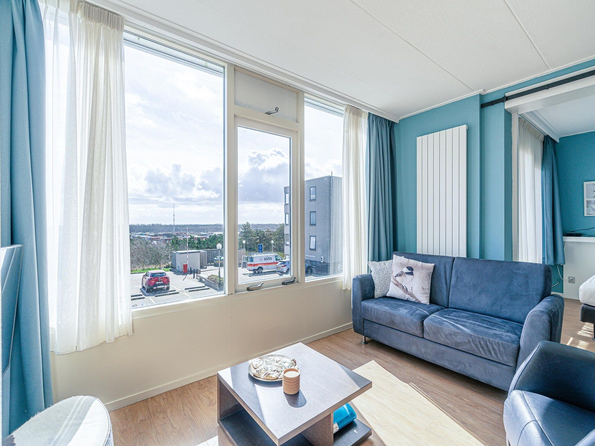De woonkamer van Juliana 128 in De Koog