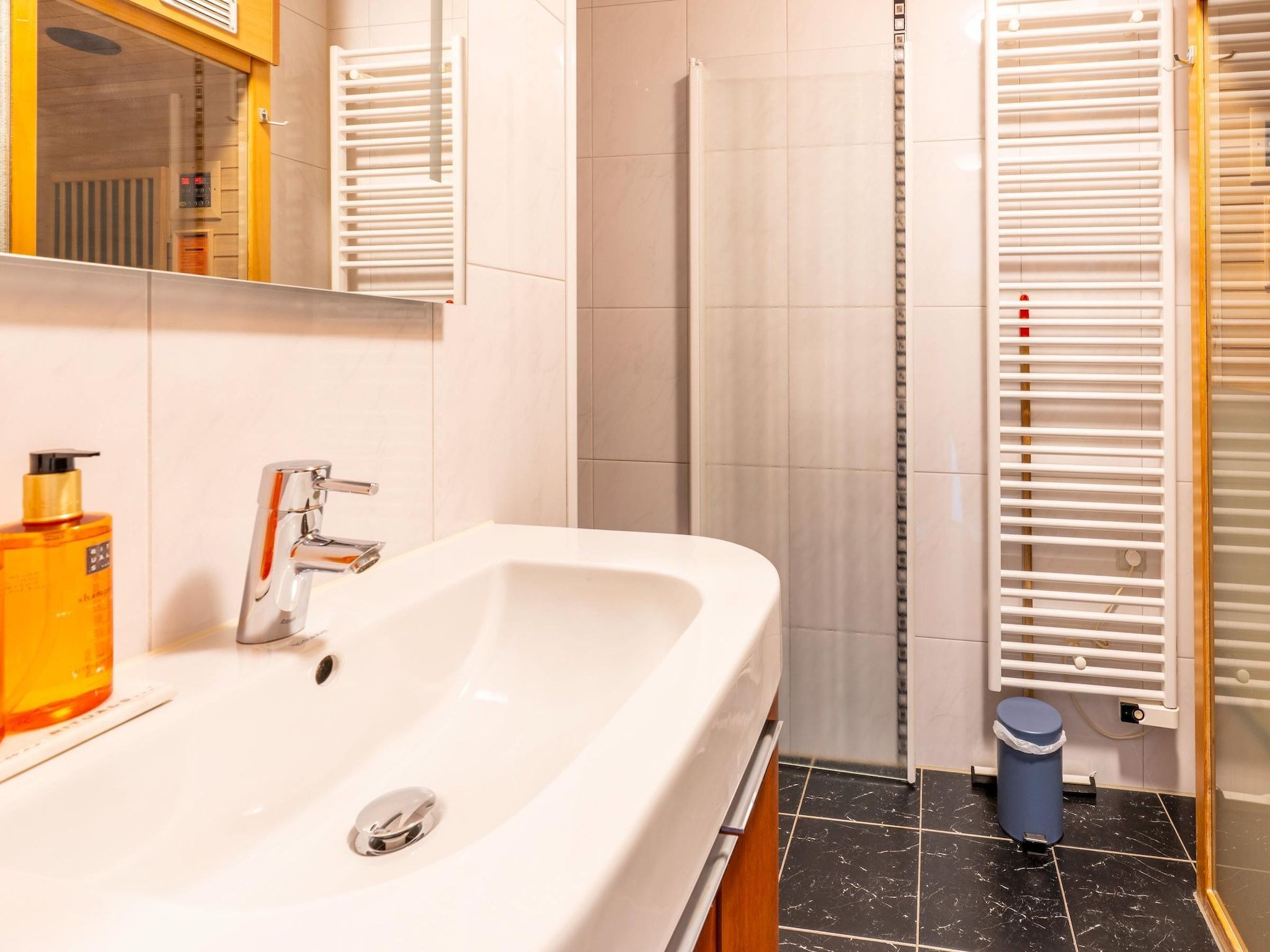 De badkamer van Juliana 168 in De Koog