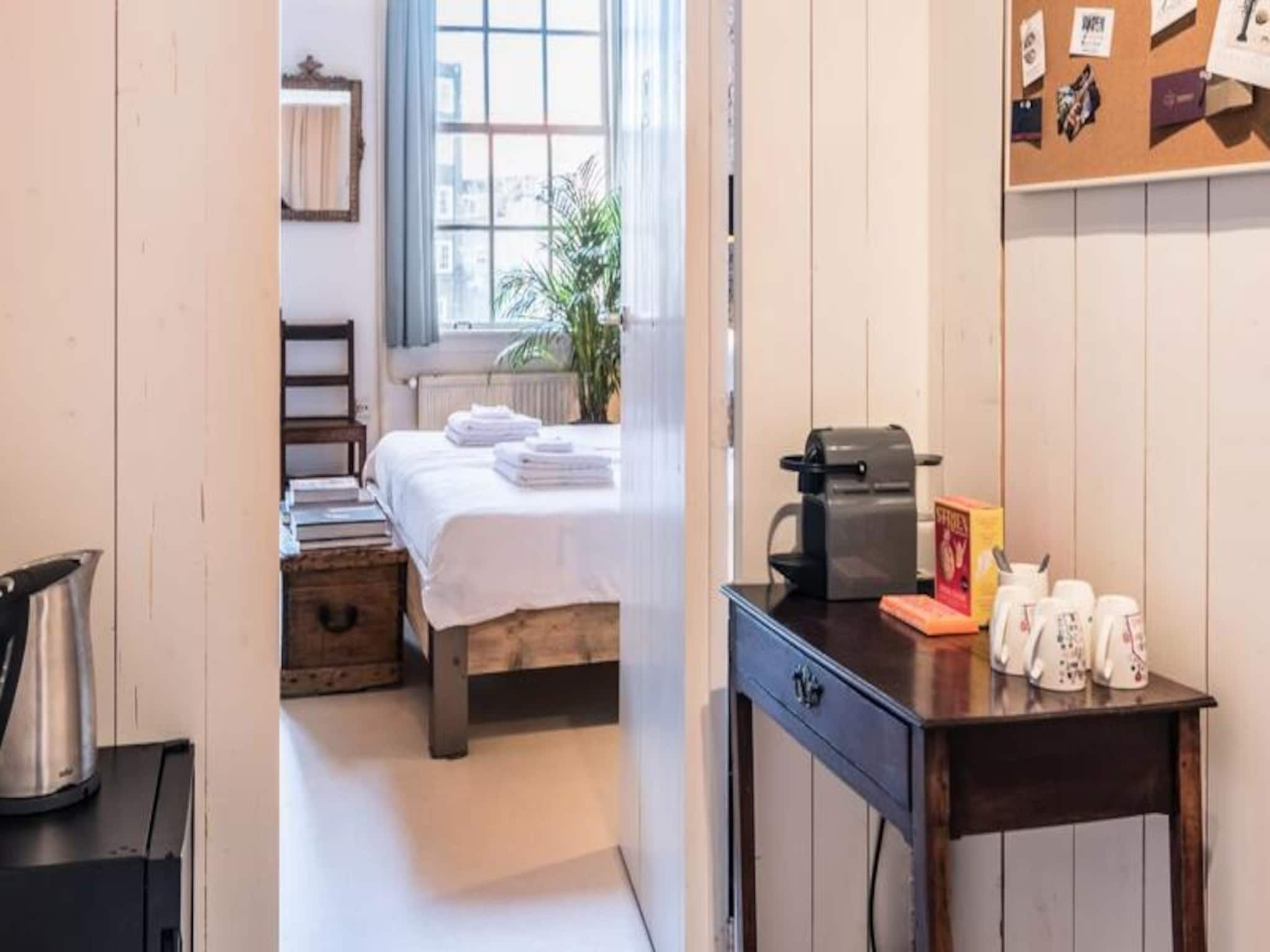 Classy Room 17th Century Canal House in Amsterdam - Foto 7 van 44