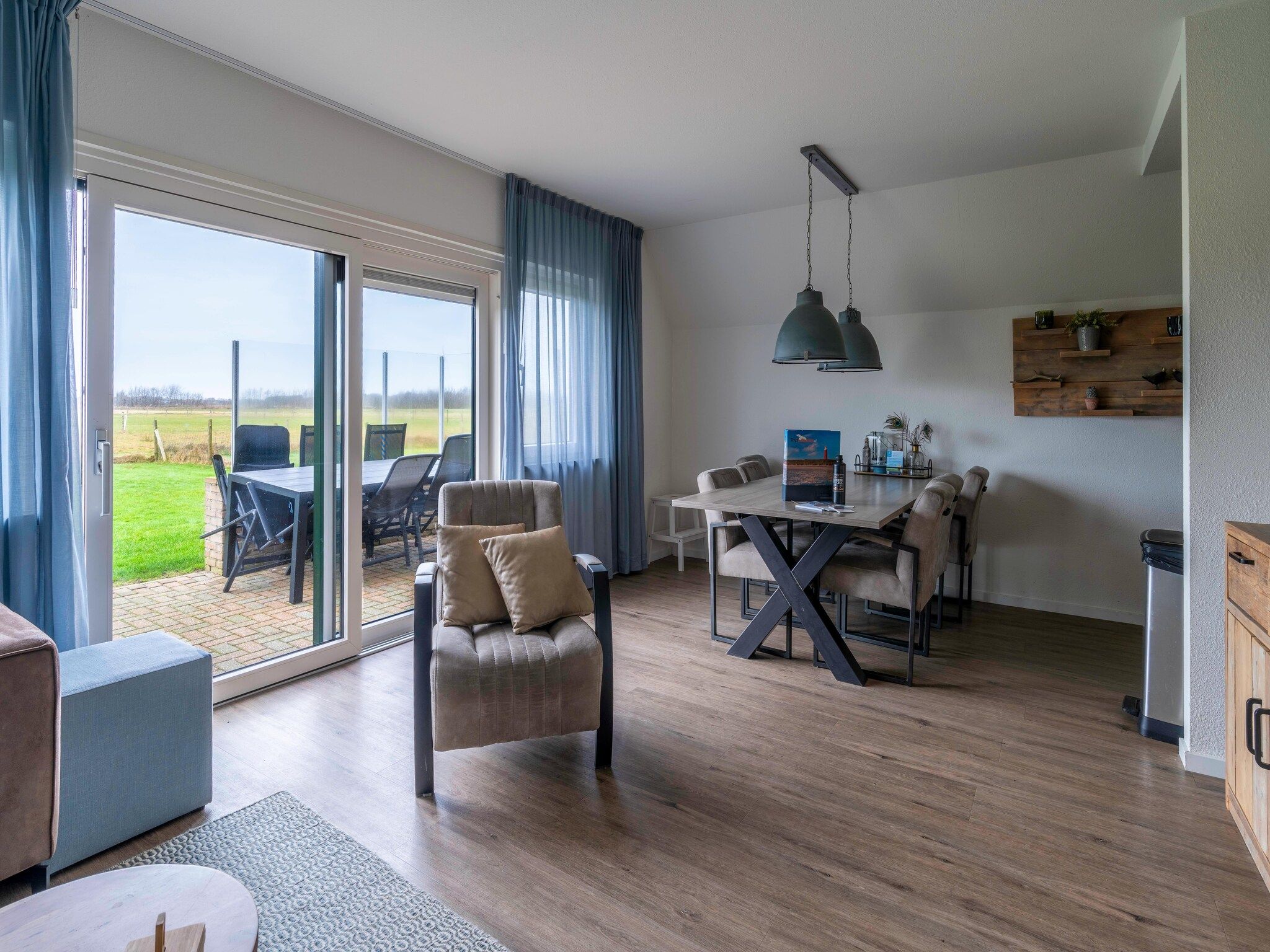De eetkamer van Nieuwlanderweg 77 in De Waal