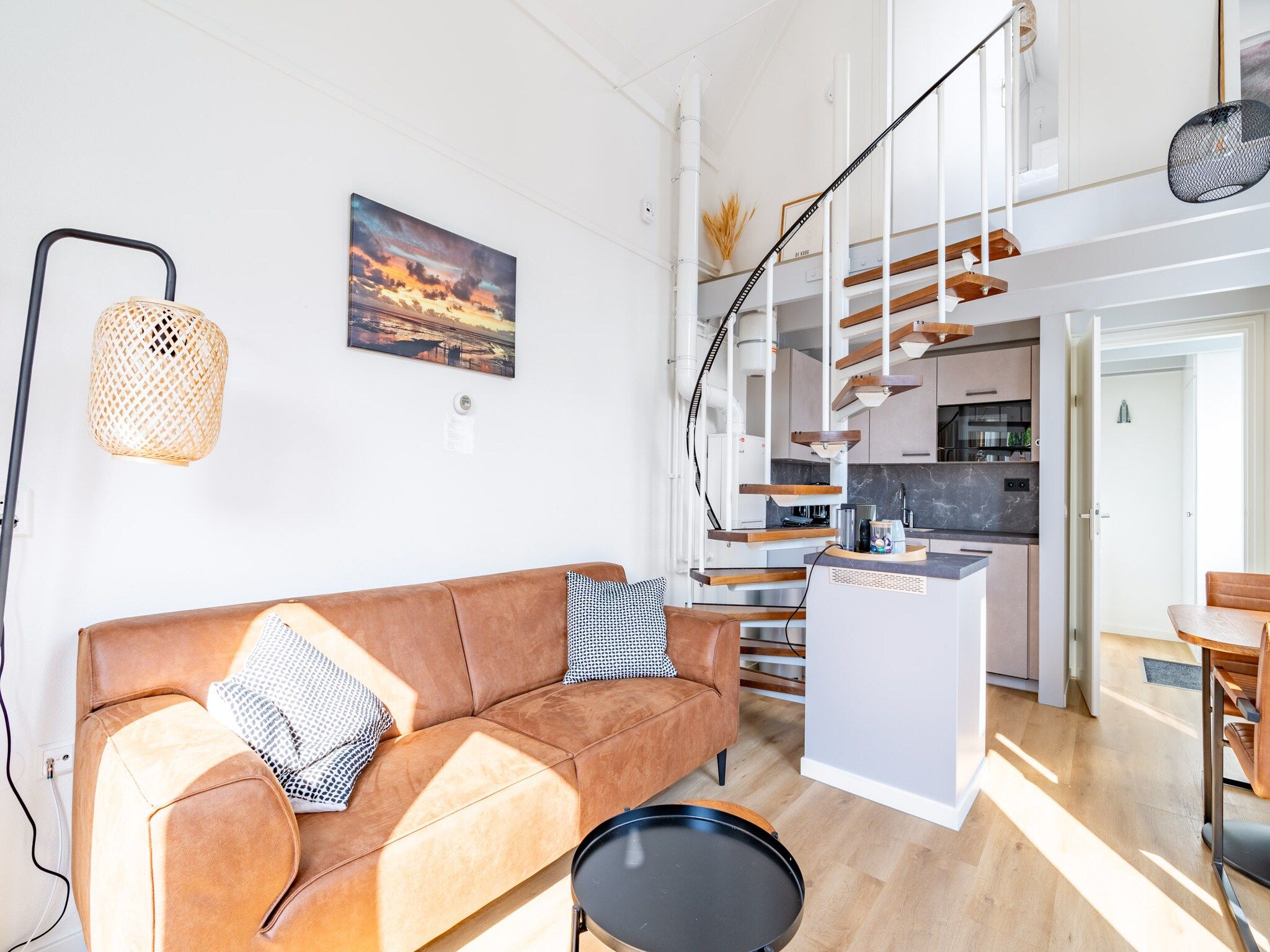 De woonkamer van Plevierstraat 3A in De Koog
