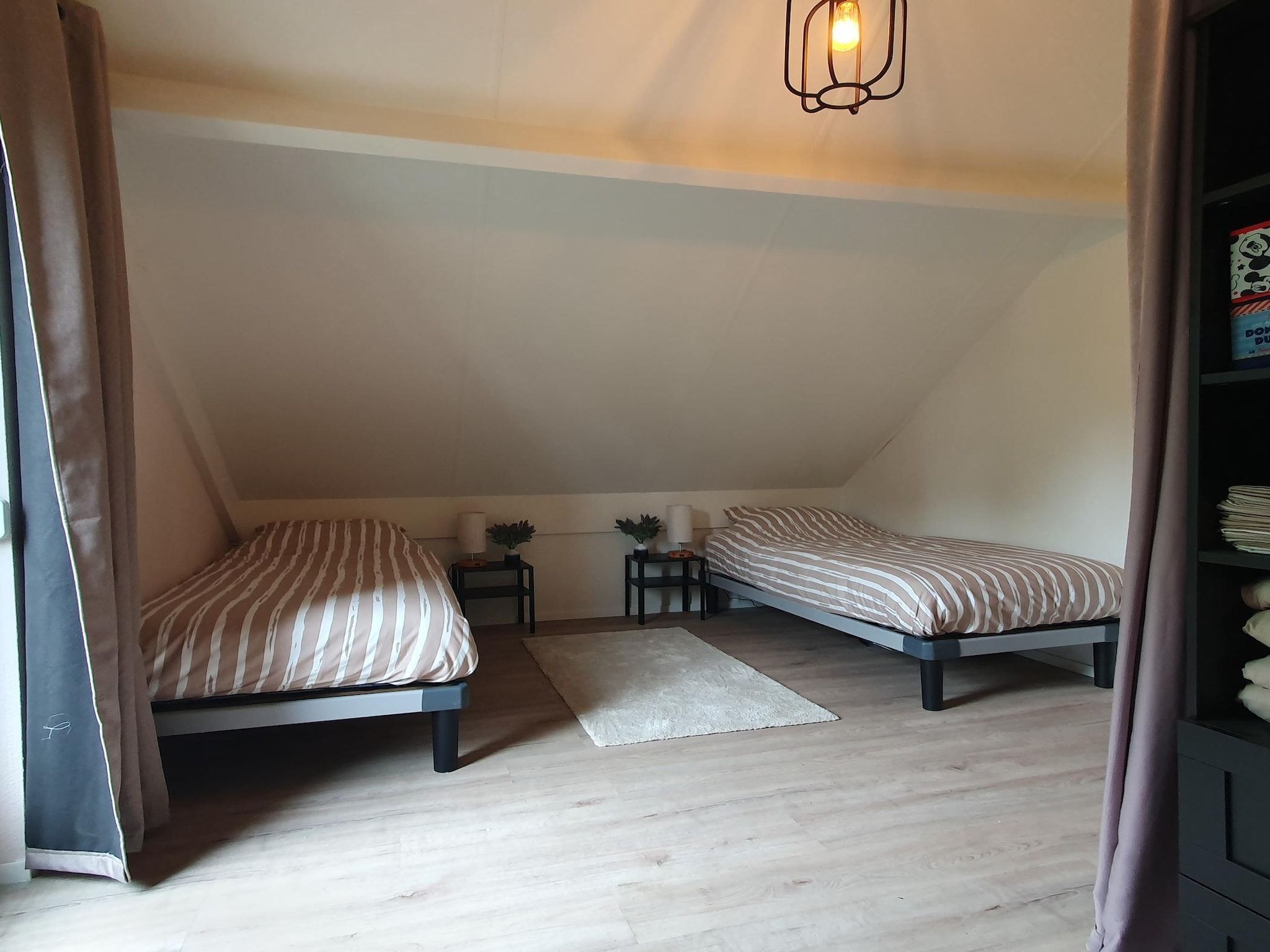 Een slaapkamer van 7 - Persoons Forest 217 Sauna Bungalow in Ewijk