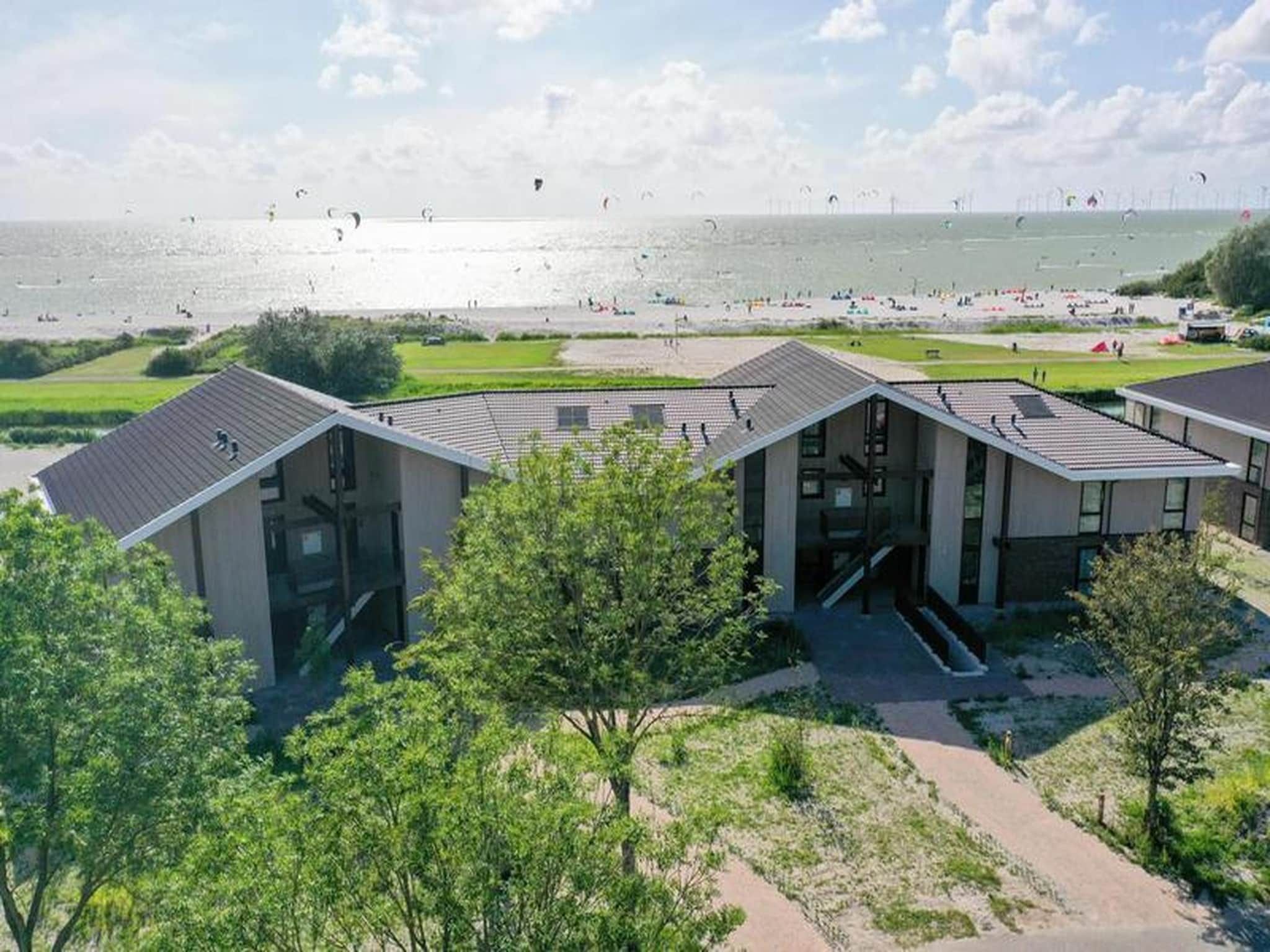 De buitenkant van Luxury Beach Apartment | 8 Pers. in Workum