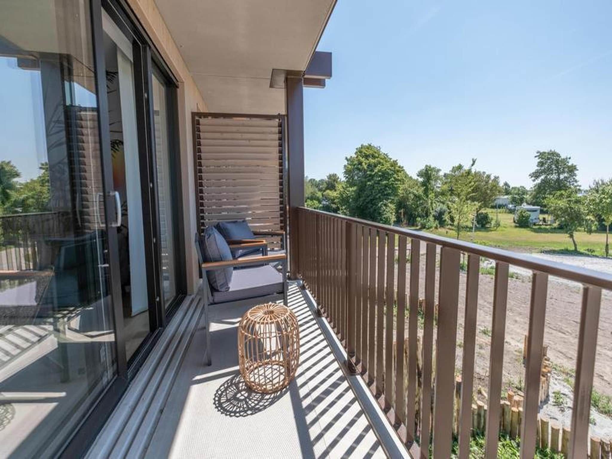 Het terras van Luxury Beach Apartment | 8 Pers. in Workum