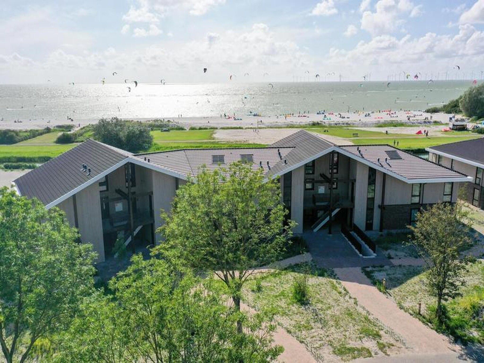 De buitenkant van Luxury Beach Apartment | 4 Pers. in Workum