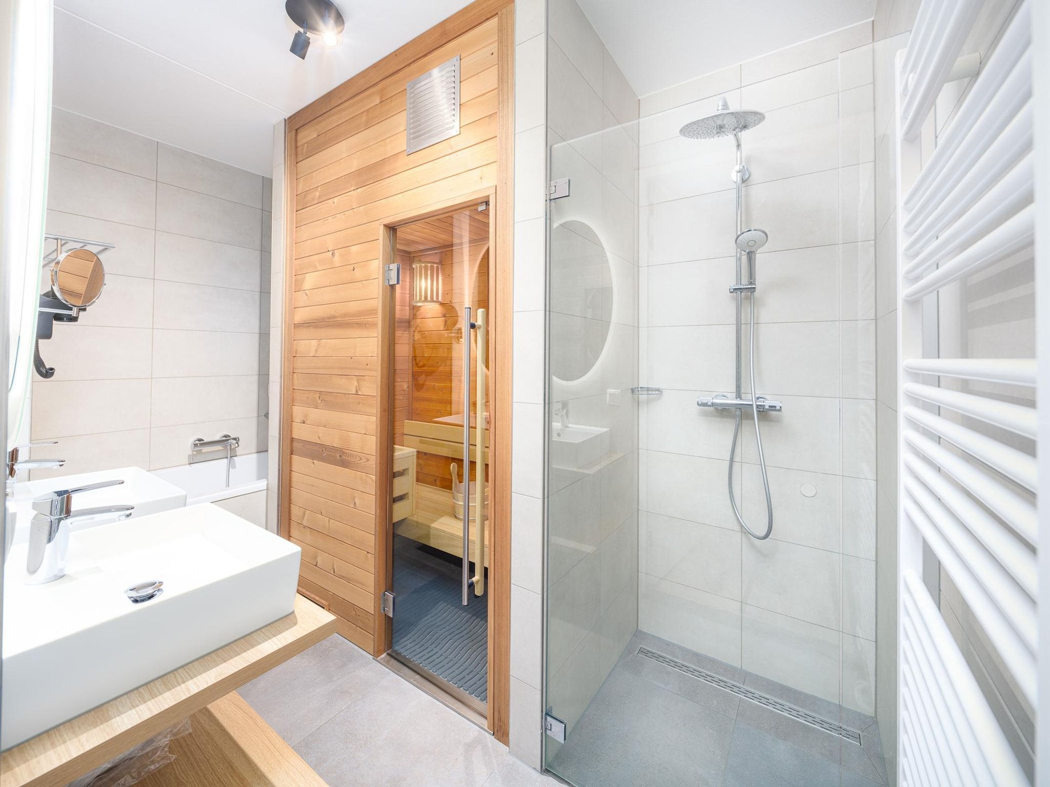 De badkamer van Luxury Beach Apartment | 4 Pers. in Workum