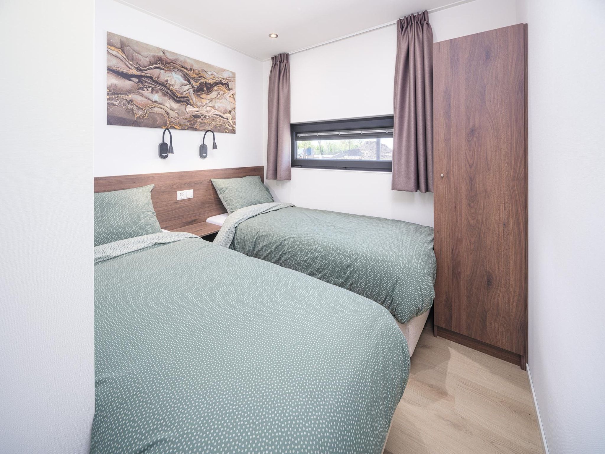 Een slaapkamer van Villa L-Meerzicht | 6 pers. Roof terrace in Workum