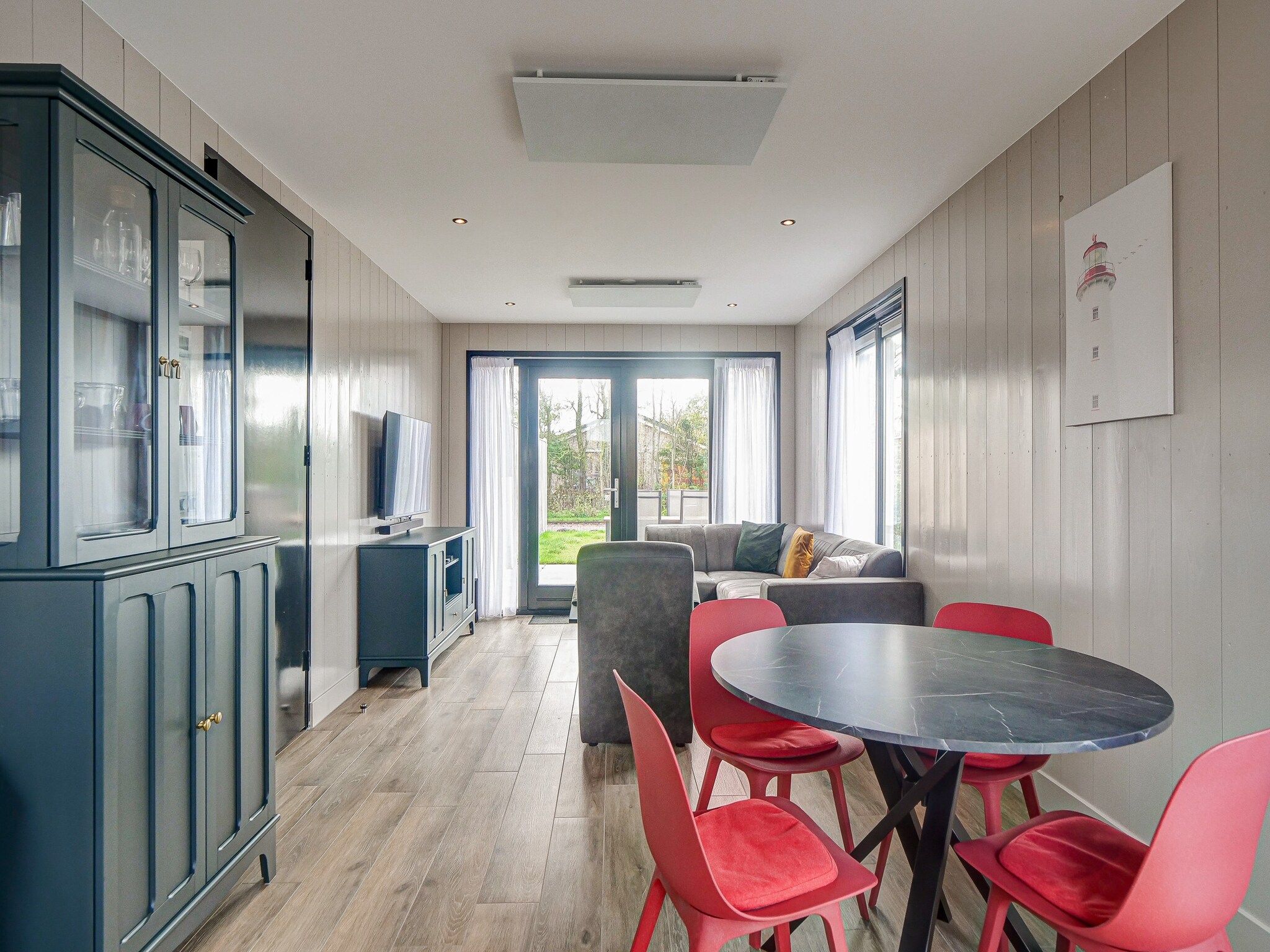 De eetkamer van Huis Zand in Julianadorp aan zee