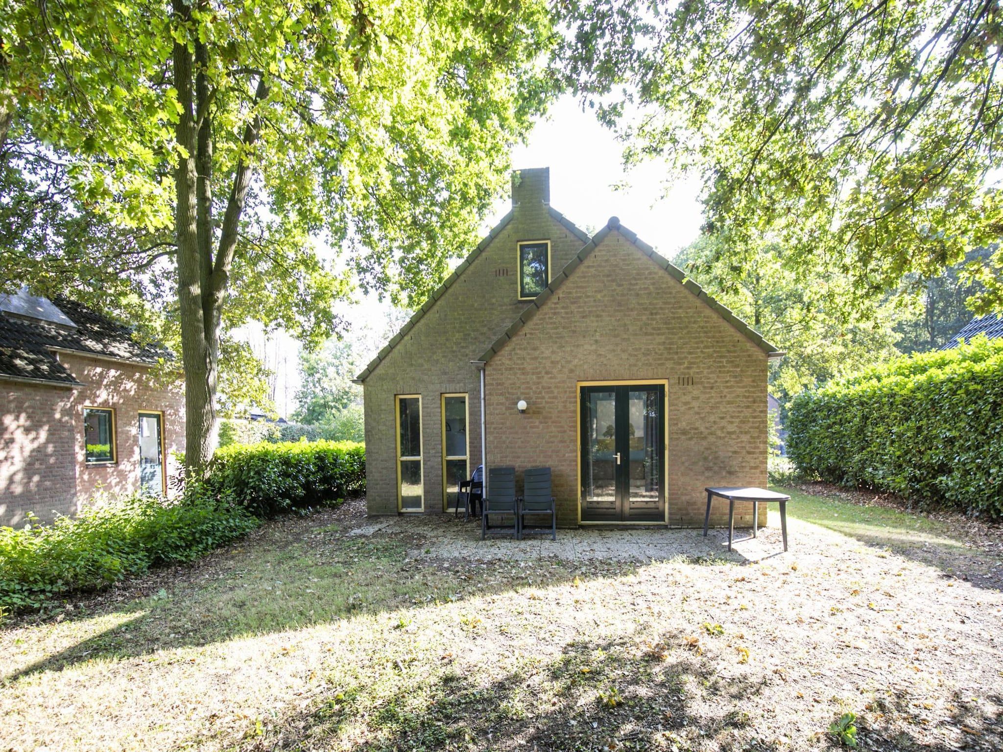 De buitenkant van 7 - Persoons Forest 217 Sauna Bungalow (copy) (copy) in Ewijk