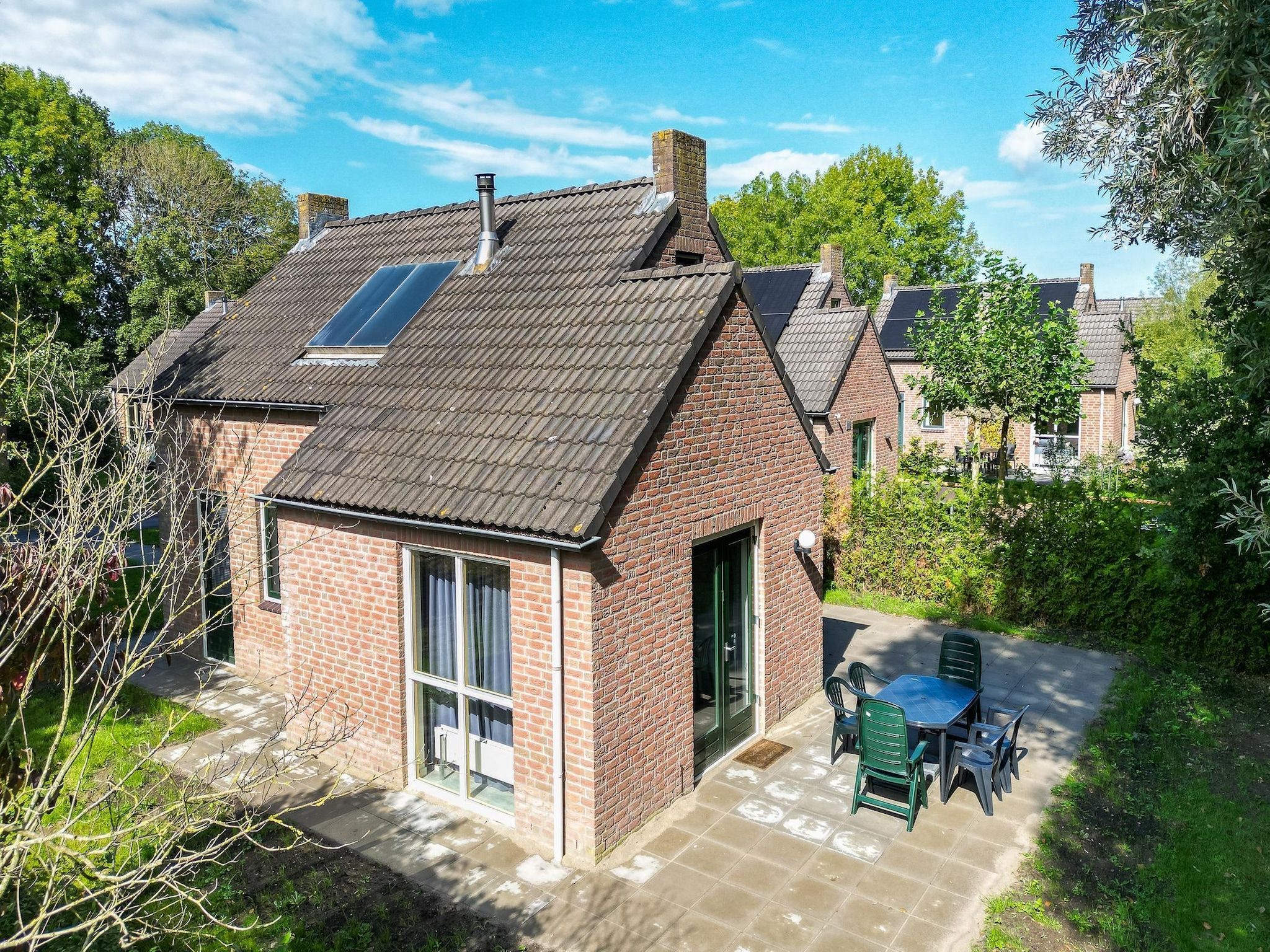 De buitenkant van 7 - Persoons Forest 217 Sauna Bungalow (copy) in Ewijk